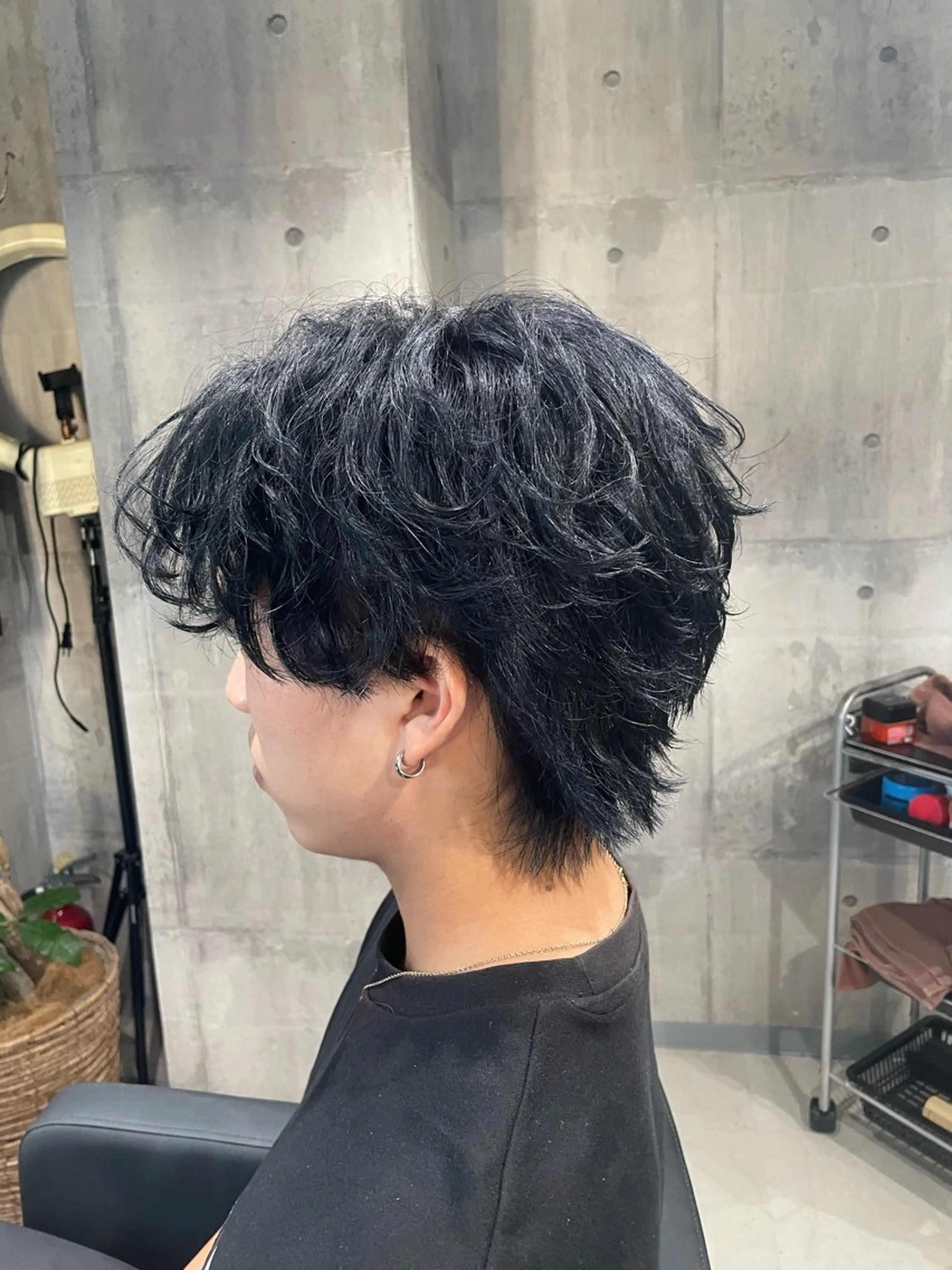 カラー パーマ メンズ メンズパーマ 波巻きパーマ 黒髪 ネイビーカラー カット ヘアカラー トリートメント _white【京橋店】所属・_WHITE / KENTOのヘアスタイル
