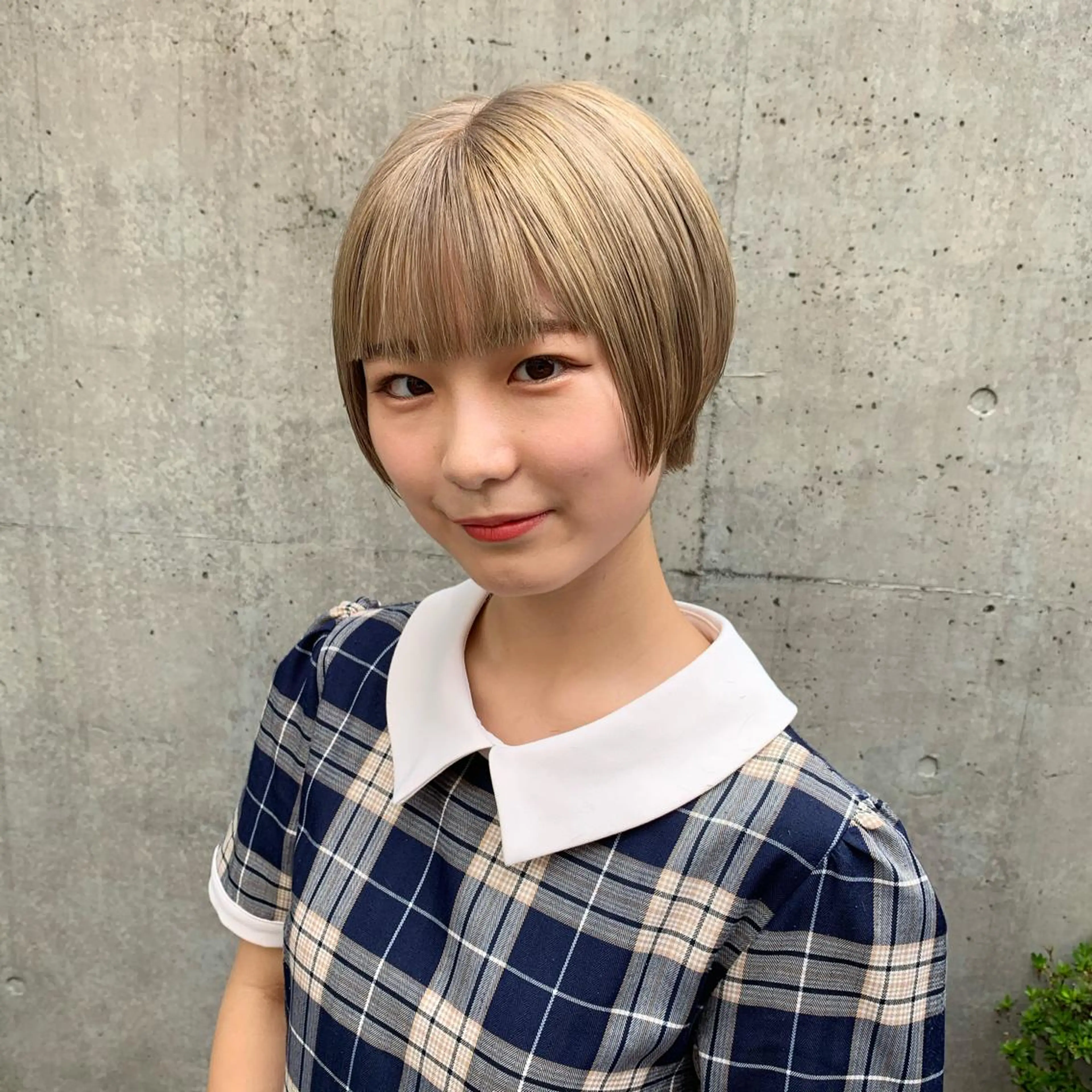 ショート カラー ブリーチ カット ヘアカラー 🌷モテ髪推しカラー moe🐰🌷のヘアスタイル