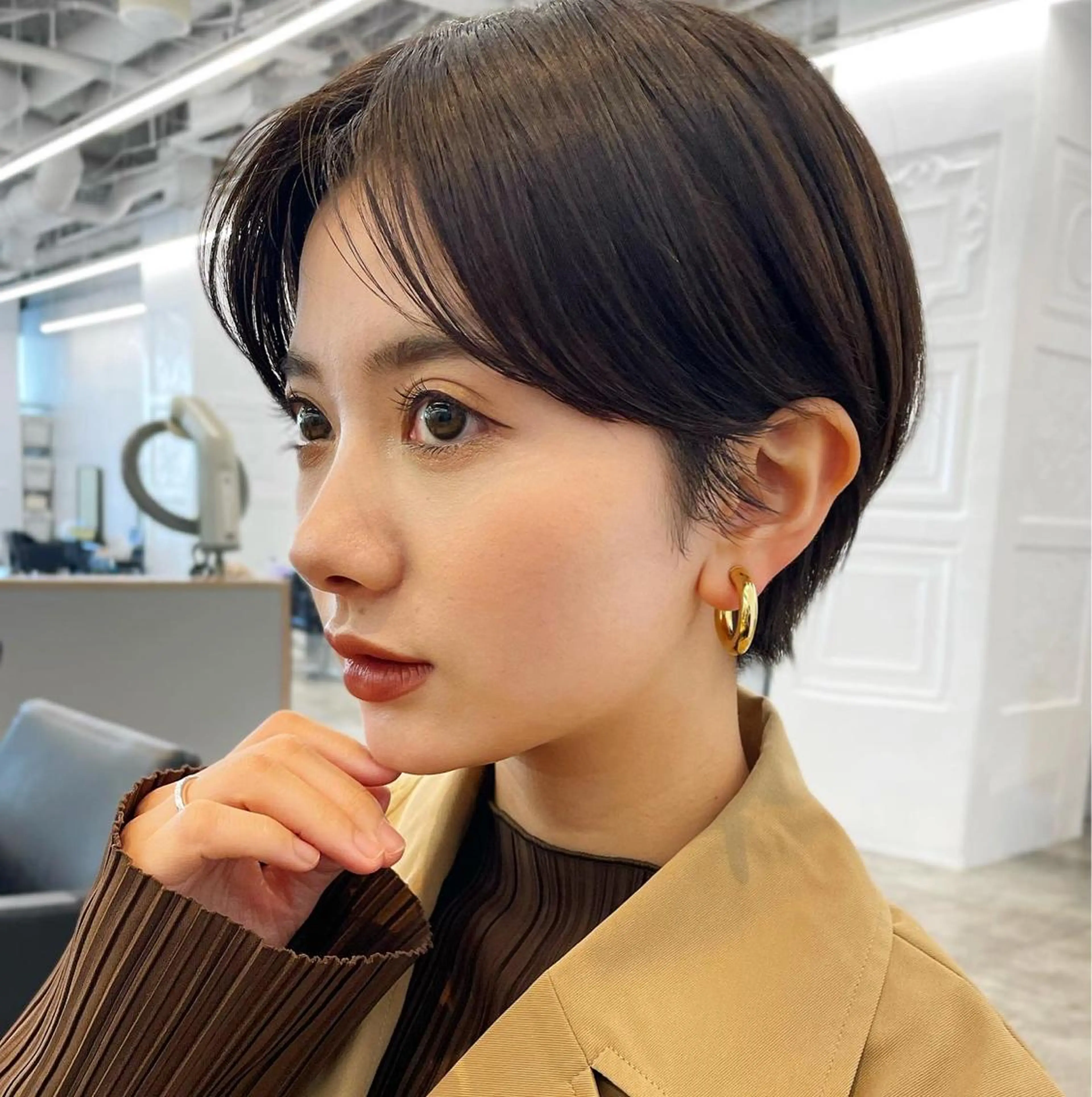 ショート カラー ブラウンカラー ココアブラウン シースルーバング ショートヘア ヘアカラー レイヤー/ショート透 明感カラー/西田祐賀のヘアスタイル