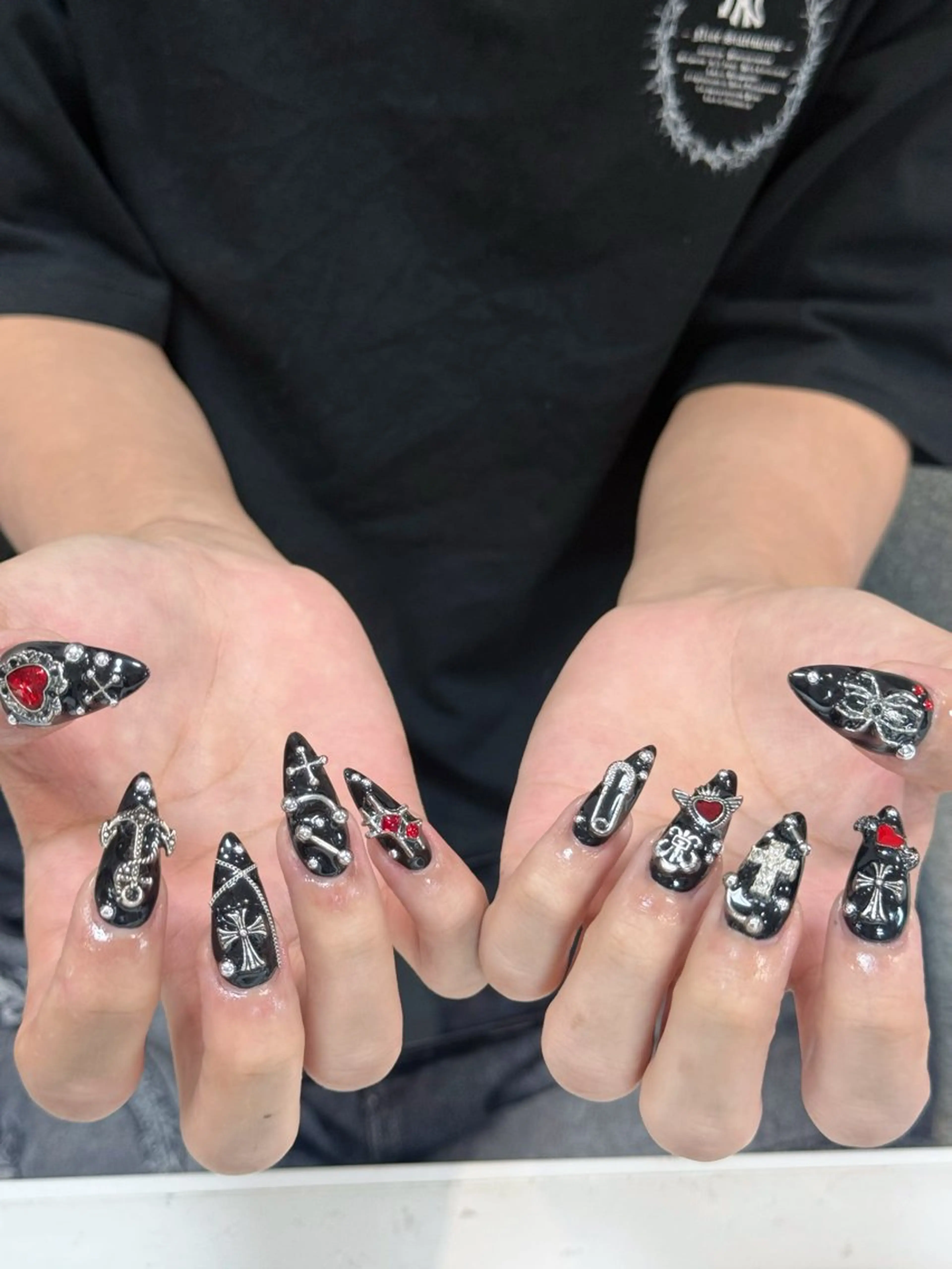 ネイル フレンチネイル ジェルネイル キラキラネイル 韓国ネイル マグネットネイル ハンドネイル Julli nail studio所属・Julli NailStudioのネイルデザイン