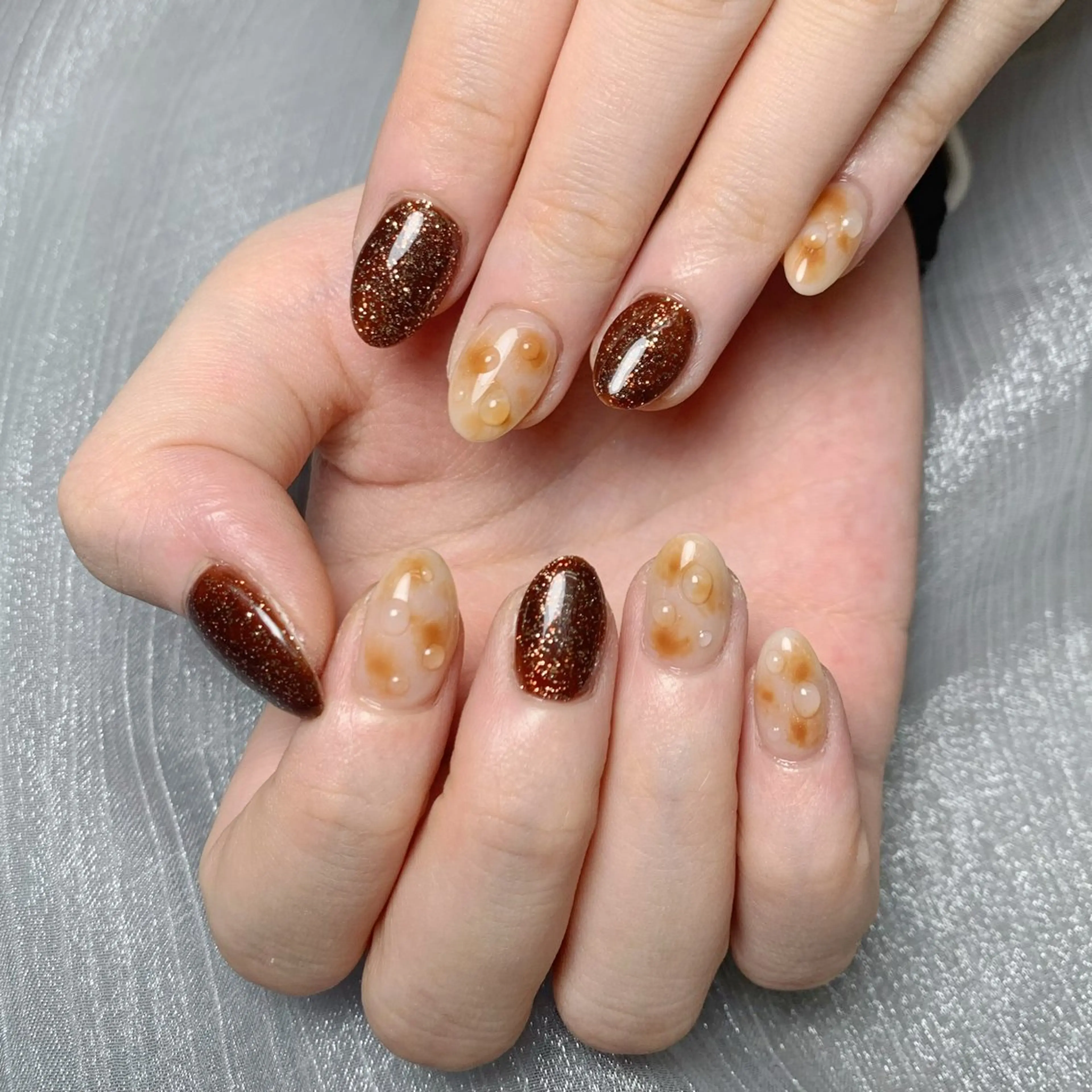 ネイル キラキラネイル 持ち込み ニュアンスネイル オフィスネイル ワンカラーネイル ハンドネイル なつみ wooのネイルデザイン