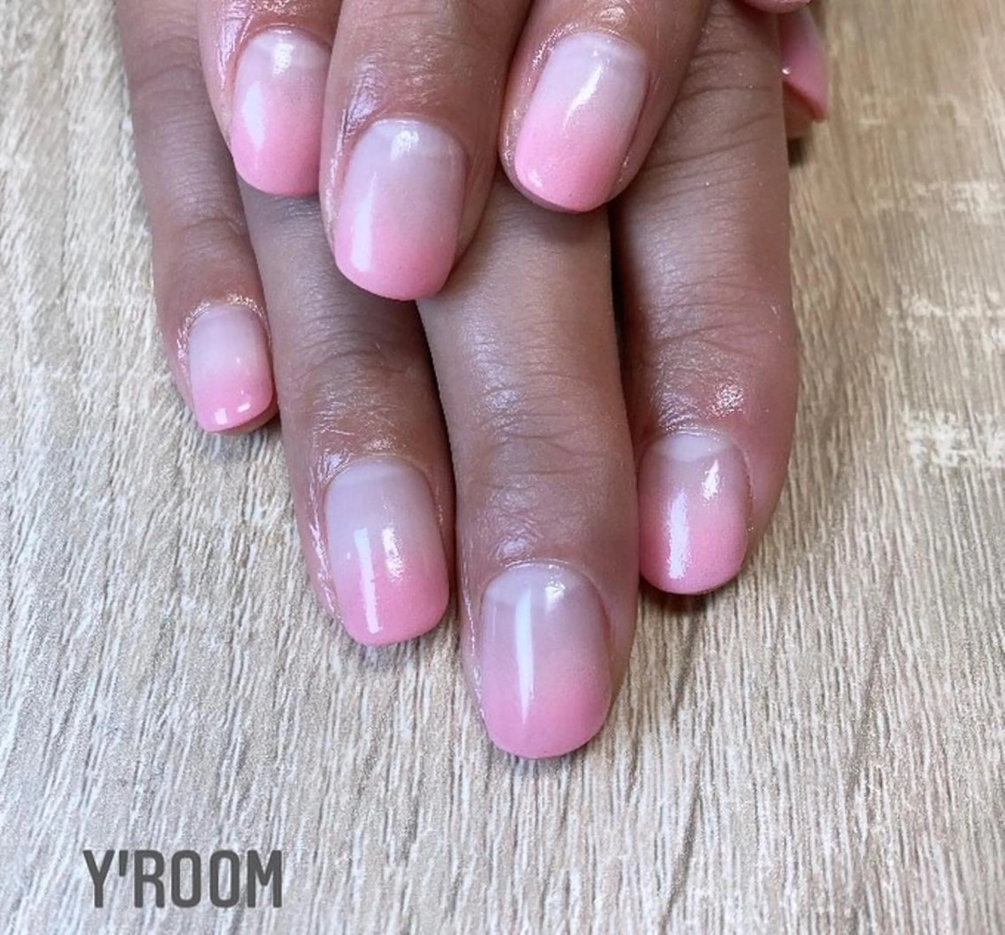 ネイル オーロラネイル フラッシュネイル フットネイル ジェルネイル グラデーション ハンドネイル YUKA （ネイリスト）のネイルデザイン