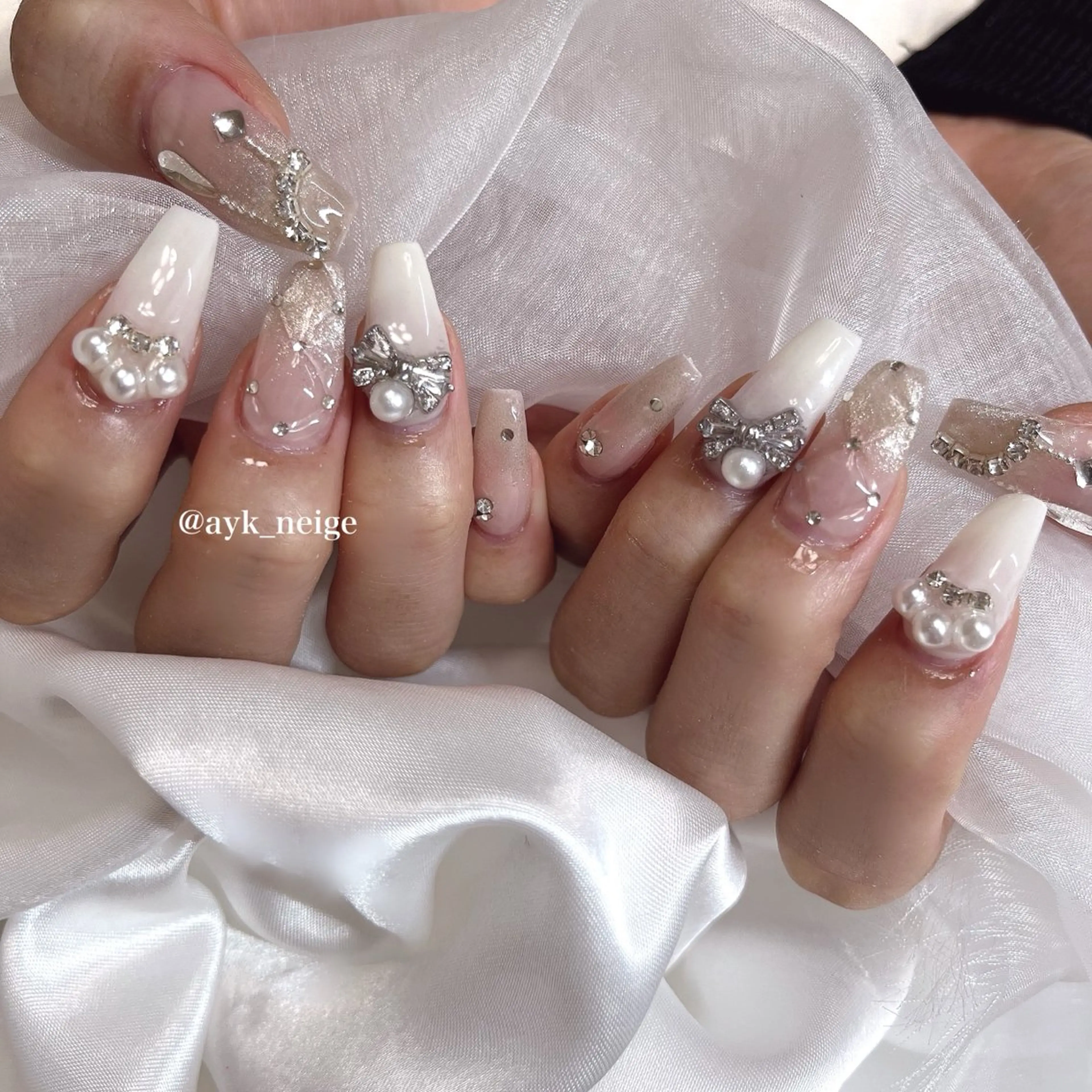 ネイル フットネイル キラキラネイル 韓国ネイル リボン シンプルネイル n'eige nail所属・大谷 綾香のネイルデザイン