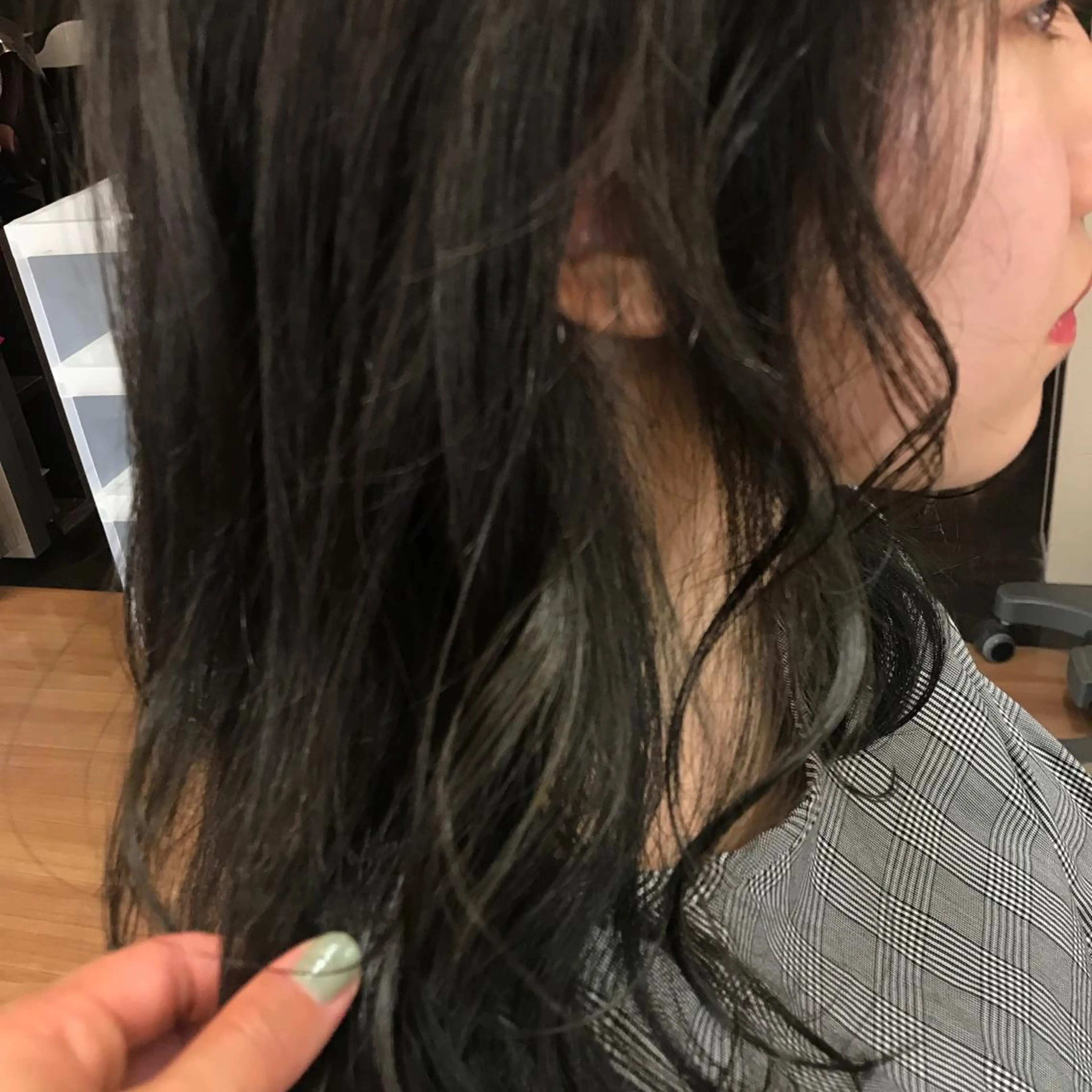 ミディアム カラー ヘアアレンジ 透明感カラー ネイビーカラー カット ヘアカラー 三橋 和希のヘアスタイル