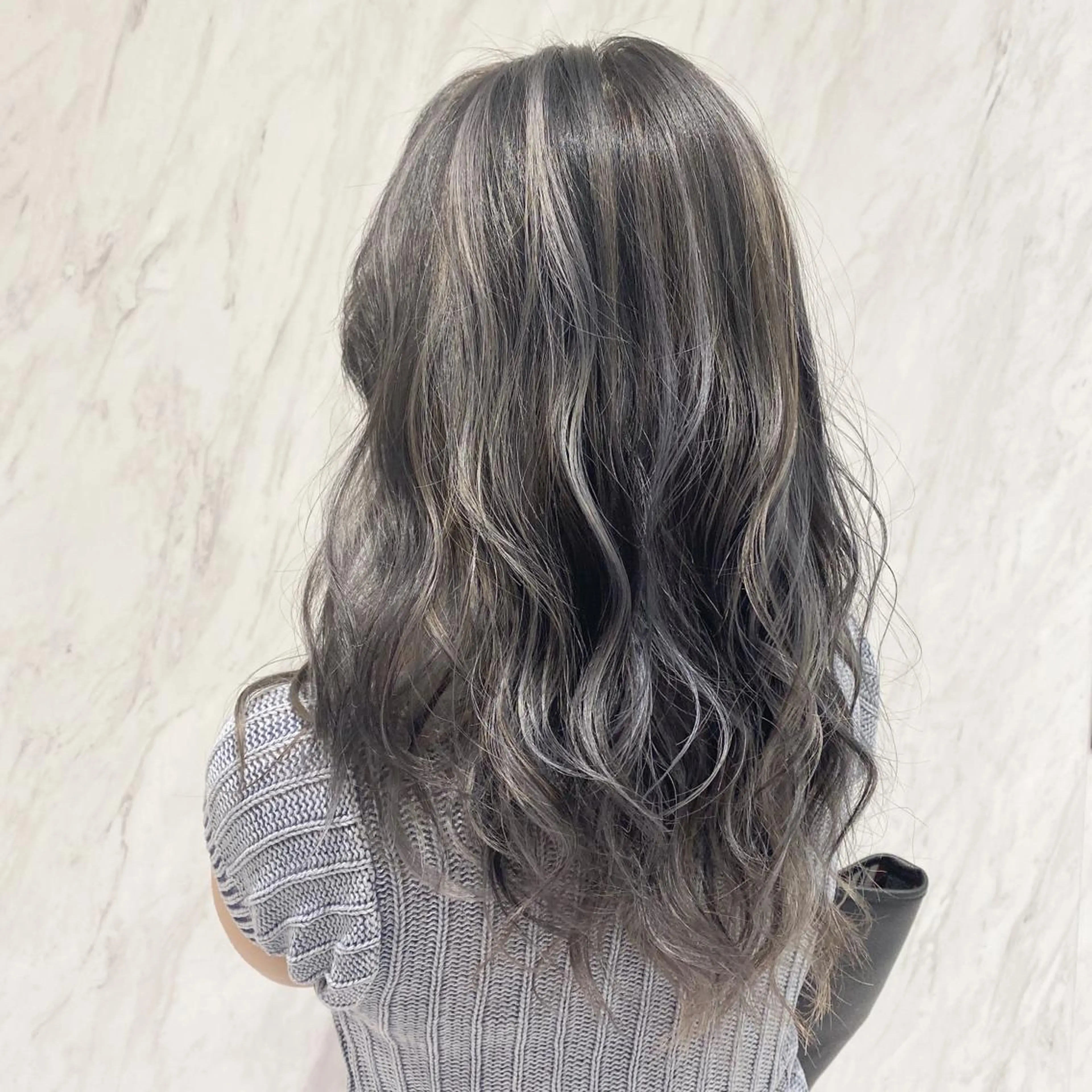 ミディアム カラー ヘアカラー トリートメント TRUCK トラックのヘアスタイル