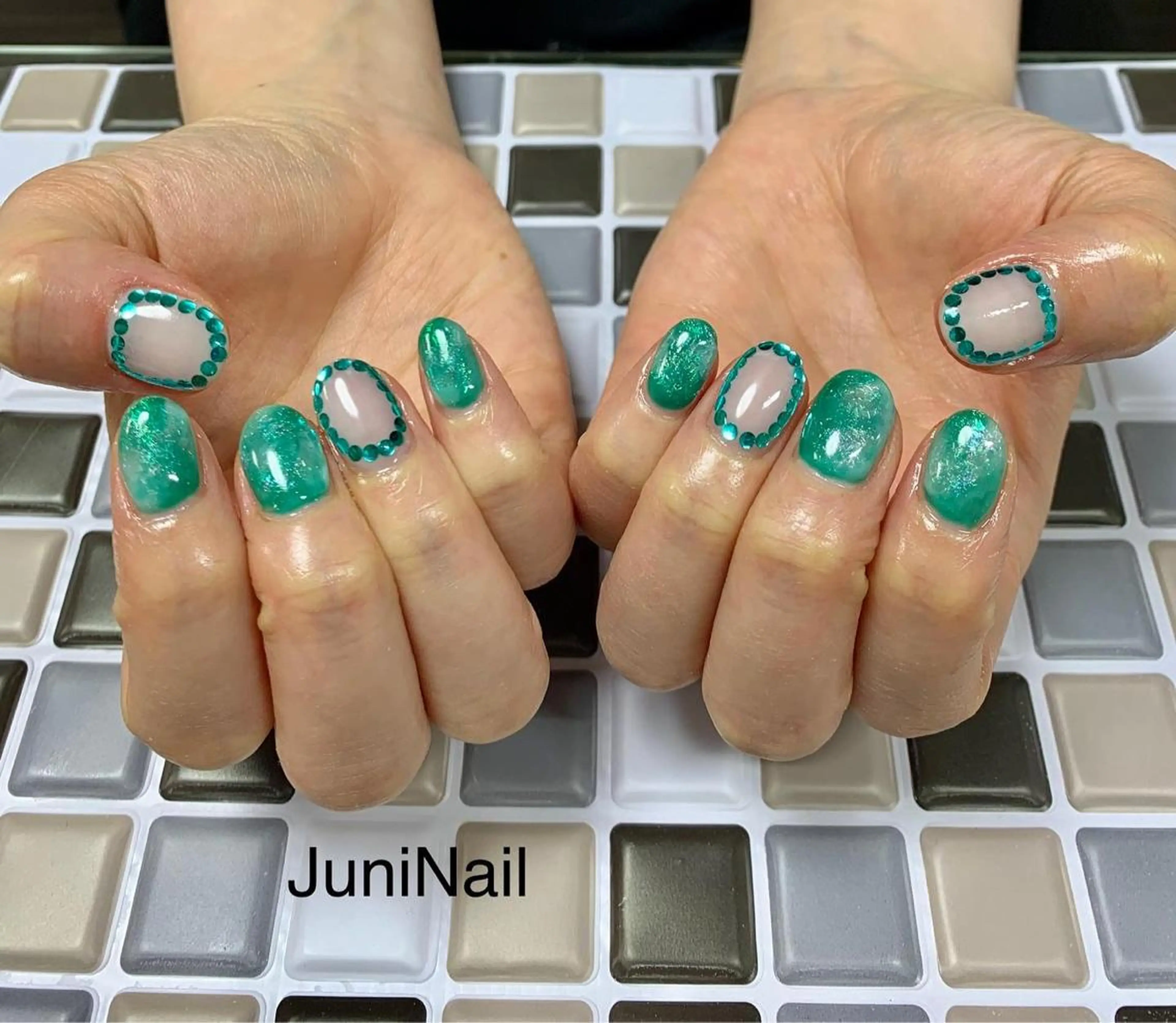 ネイル オーロラネイル クリアネイル 成人式 フラッシュネイル フレンチネイル ハンドネイル JuniNail 주니네일🇰🇷suのネイルデザイン