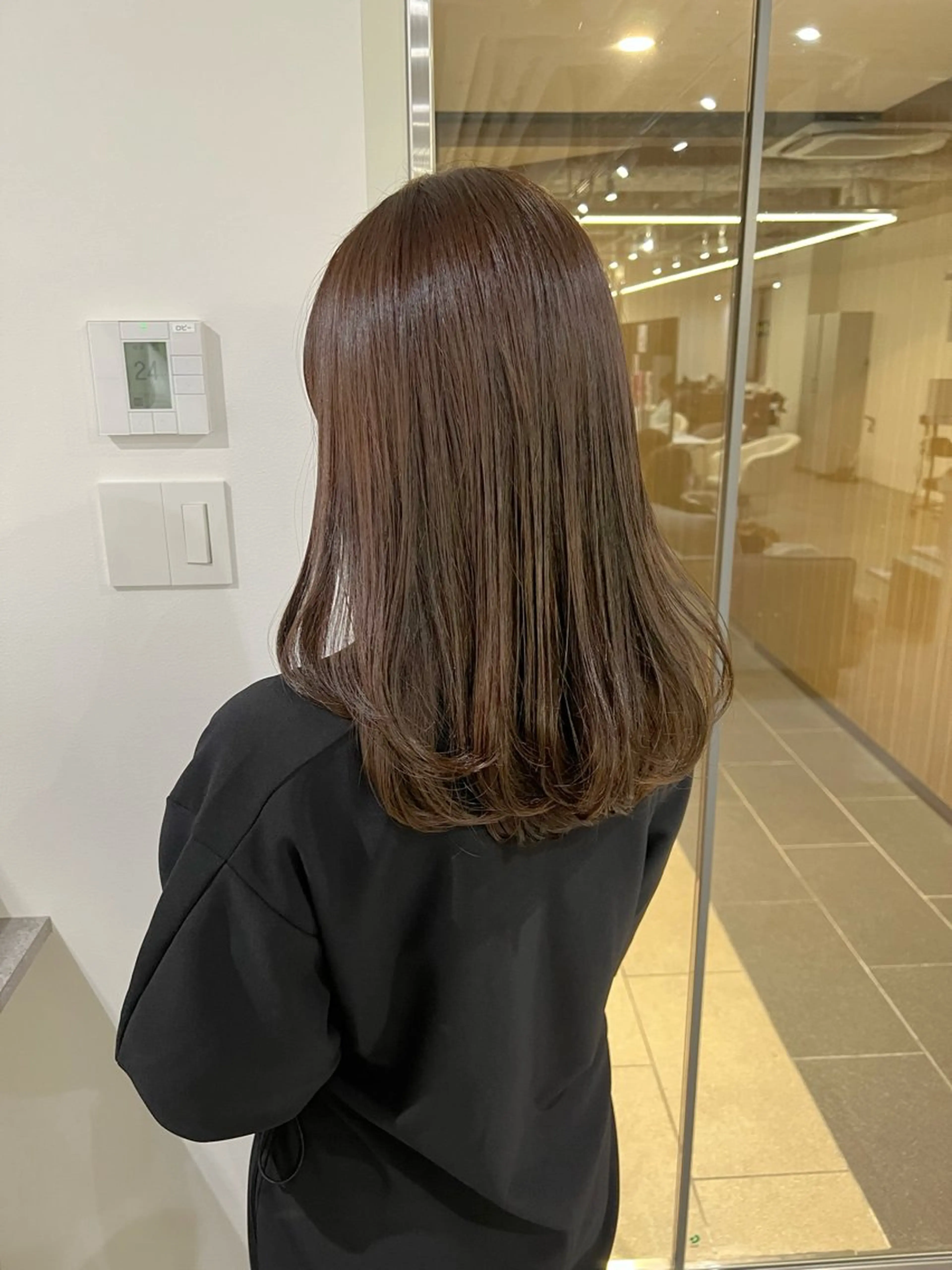 セミロング カラー レイヤーカット カット ヘアカラー knowhow京都所属・三宅 昌太のヘアスタイル