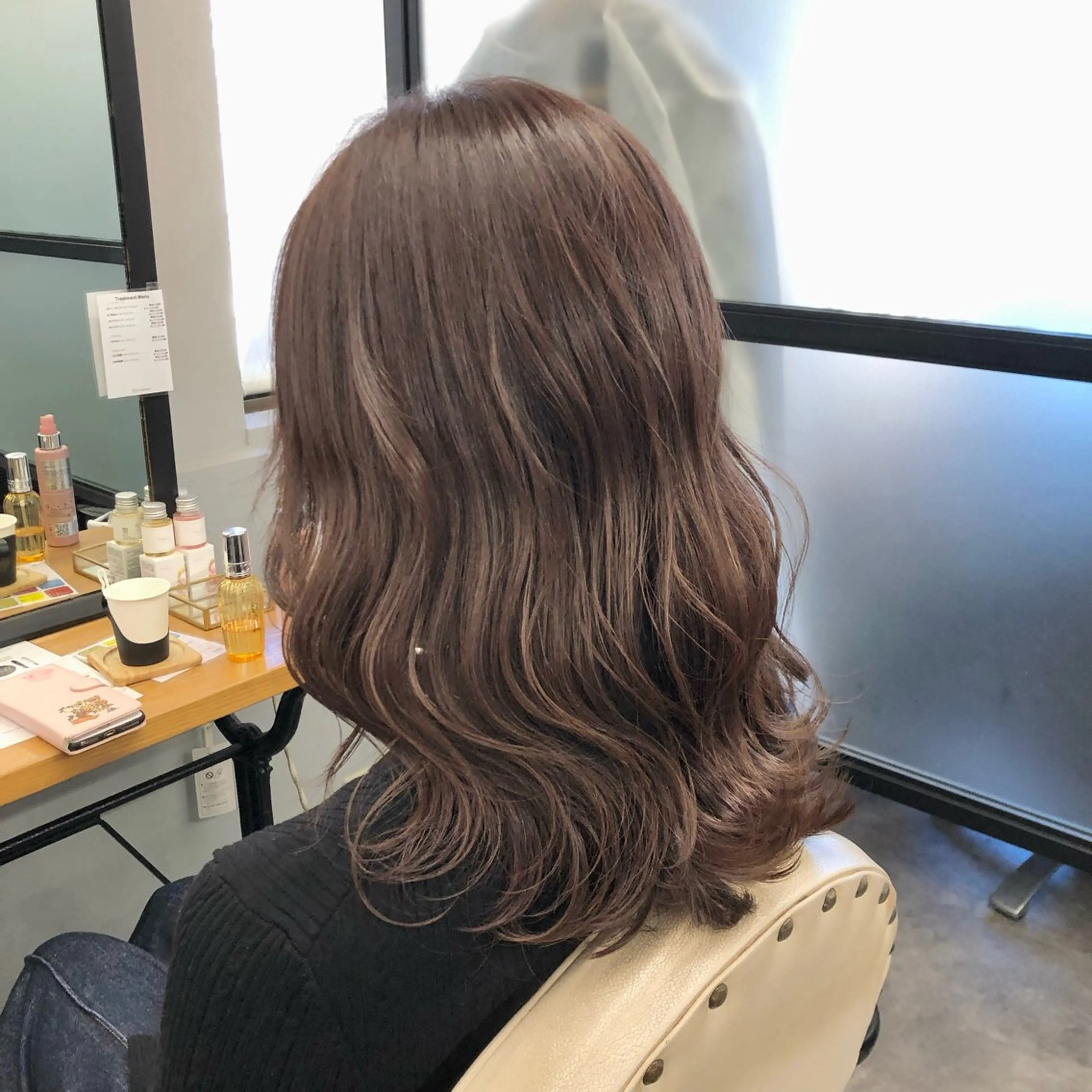 セミロング カラー ヘアアレンジ アディクシーカラー アッシュ ベージュカラー 黒髪 ブリーチ カット ヘアカラー JURI🤎 ワンカールレイヤーのヘアスタイル