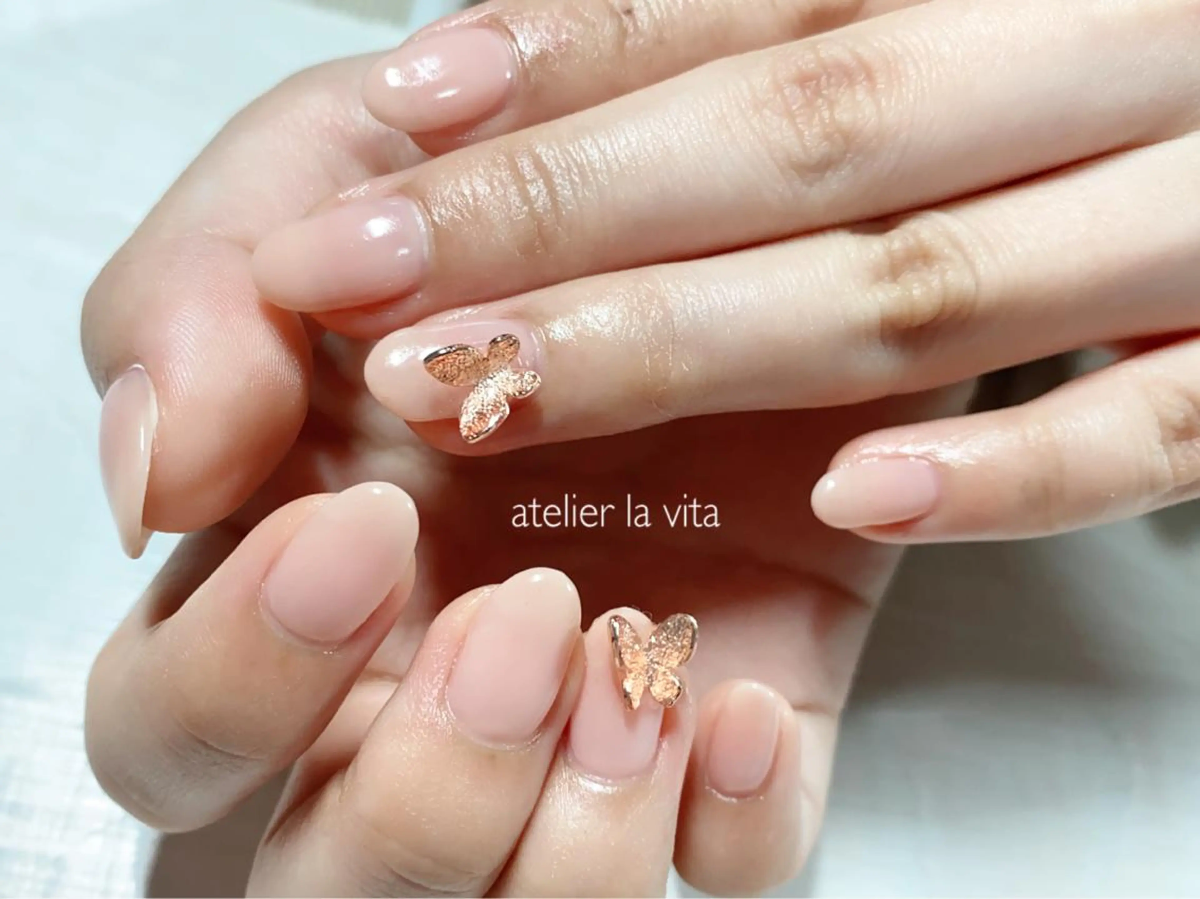 ネイル クリアネイル ジェルネイル ニュアンスネイル オフィスネイル ワンカラーネイル ハンドネイル atelier la vita所属・lavita. mimuraのネイルデザイン