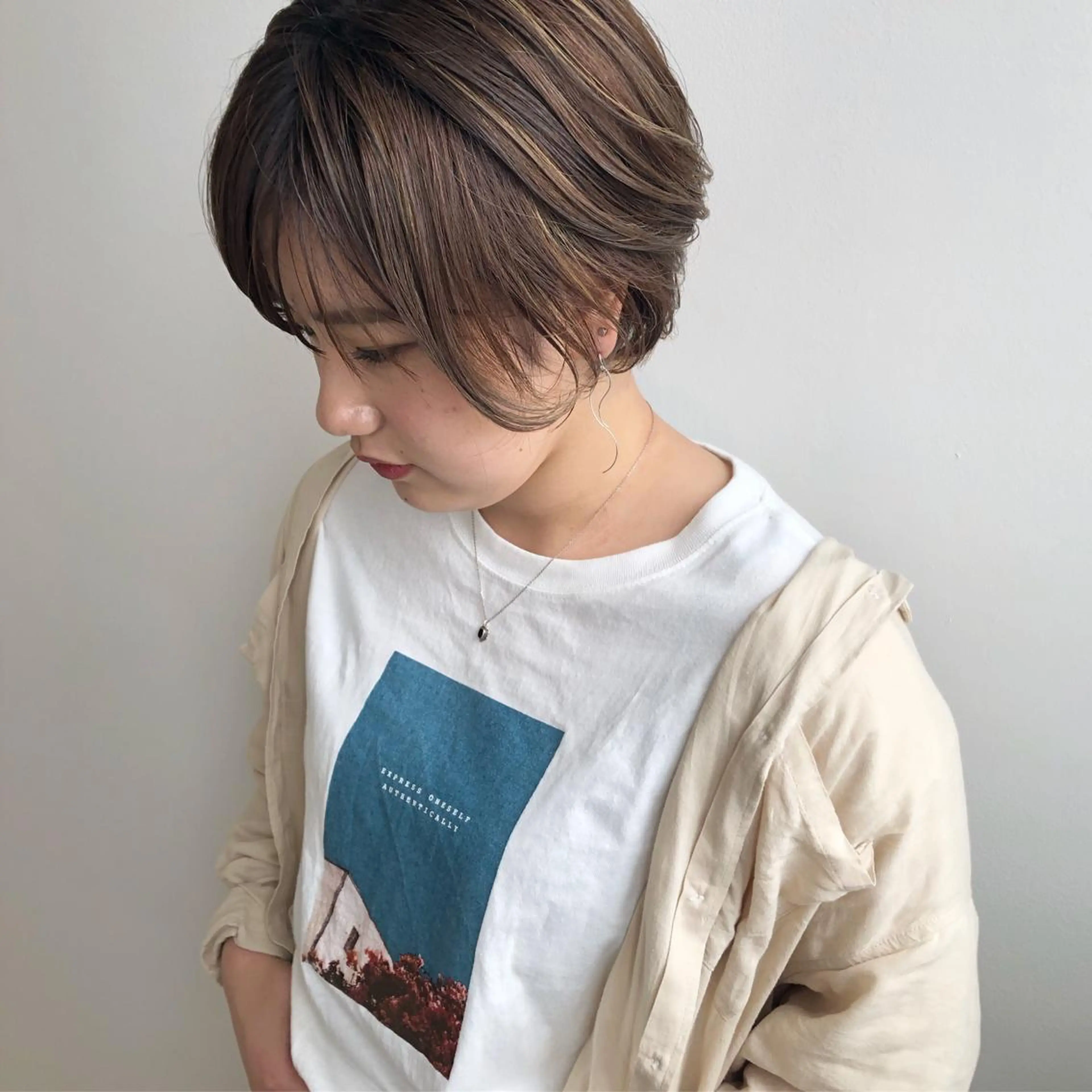 ショート カラー パーマ ハンサムショート ベージュカラー ハイライトカラー ハイライト ショートヘア mano+所属・砂田 はるかのネイルデザイン