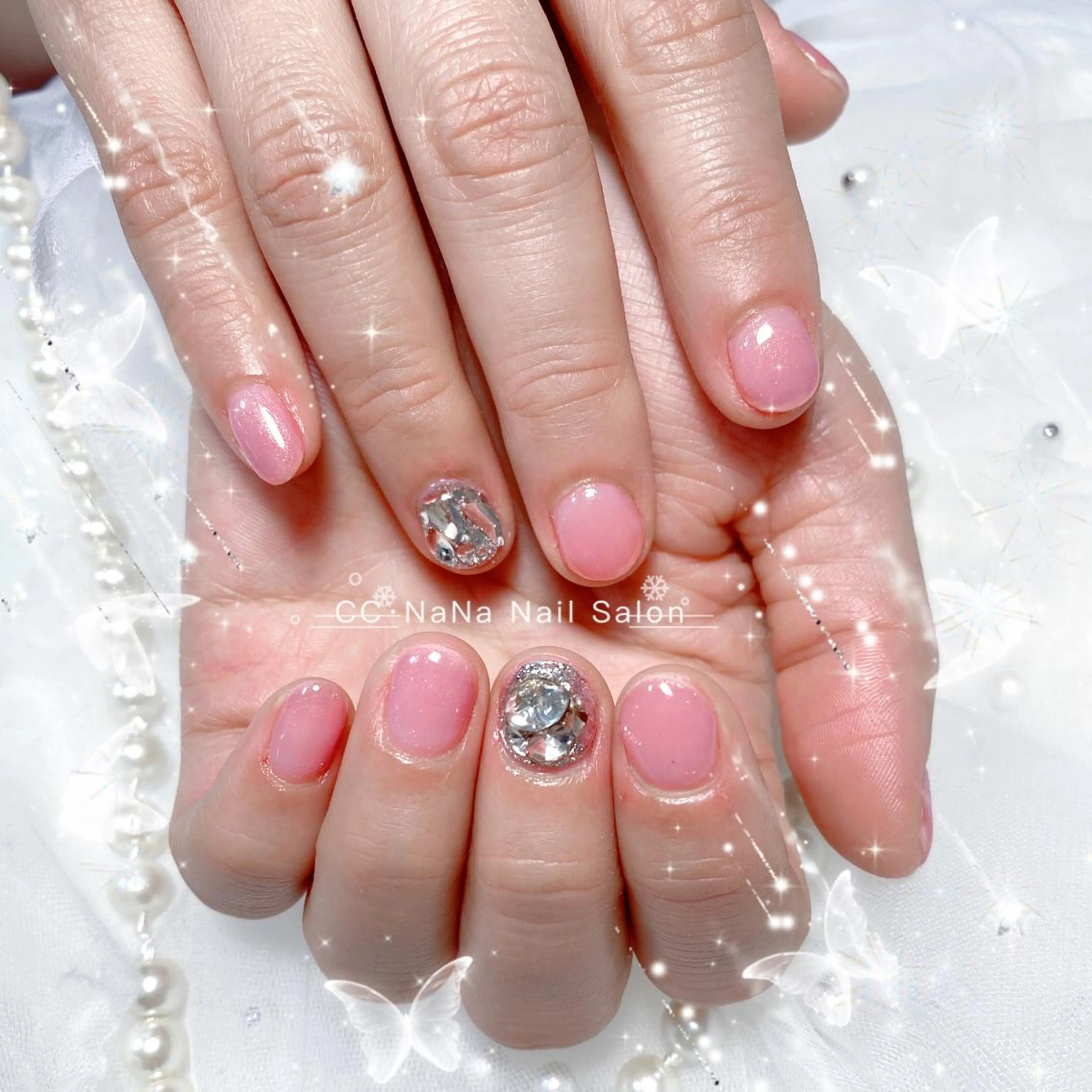 ネイル チークネイル フラッシュネイル ジェルネイル ハート キラキラネイル 💎CC・NaNa 韓国風ネイル🌙のネイルデザイン