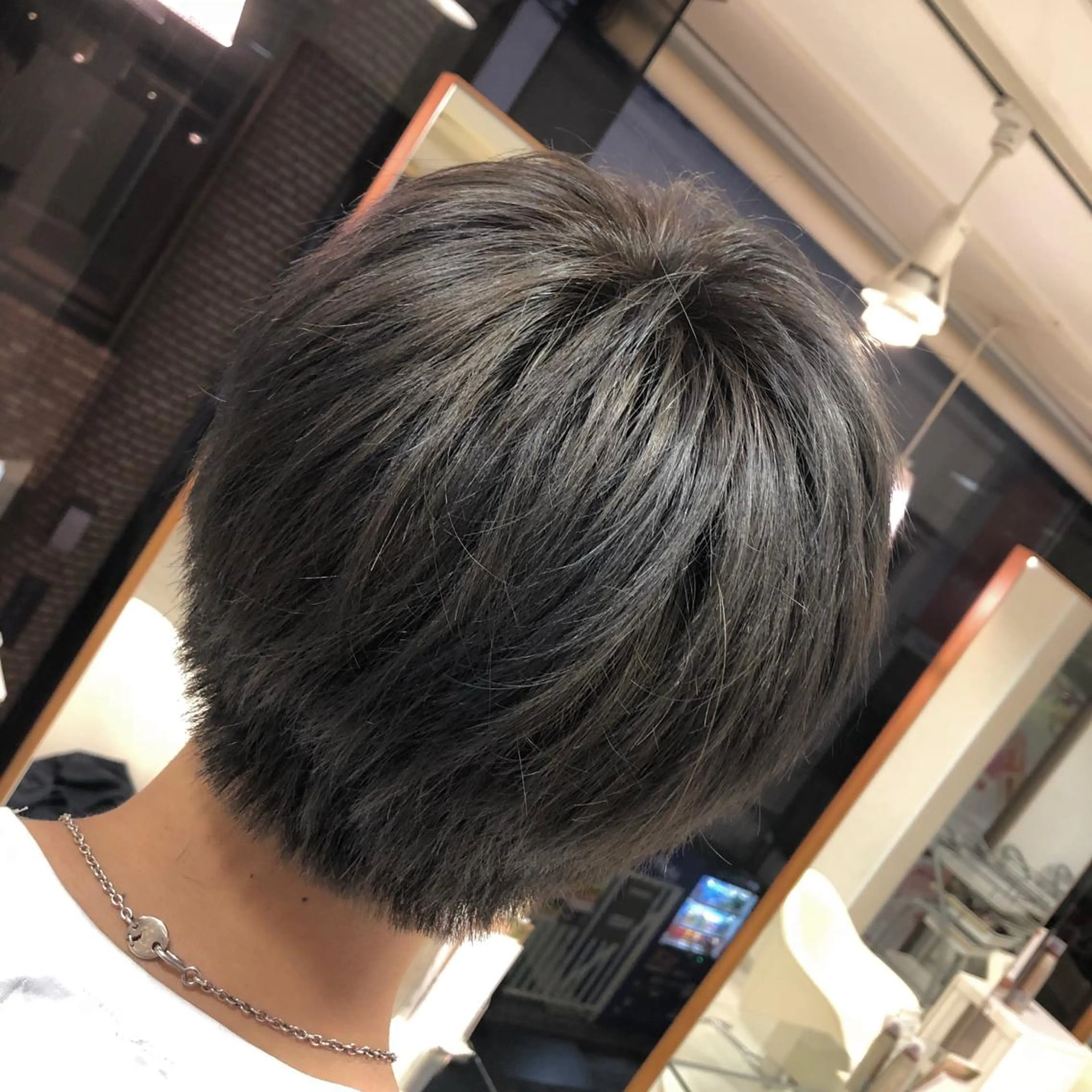 カラー アッシュ ブリーチ ヘアカラー チーフデザイナー 西川凌史のヘアスタイル