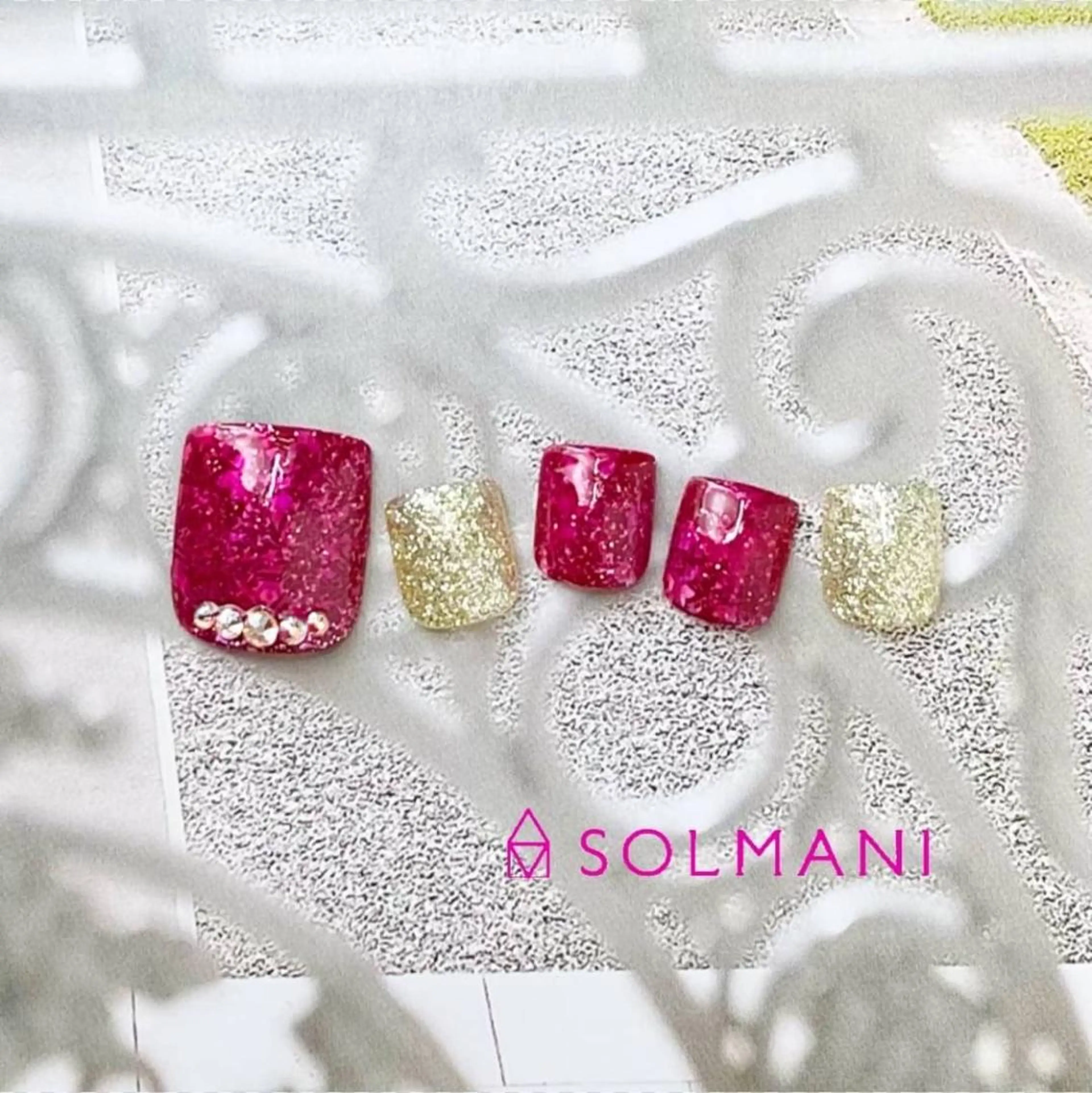 ネイル フットネイル ラメ(グリッター) SOLMANI 予約担当のネイルデザイン