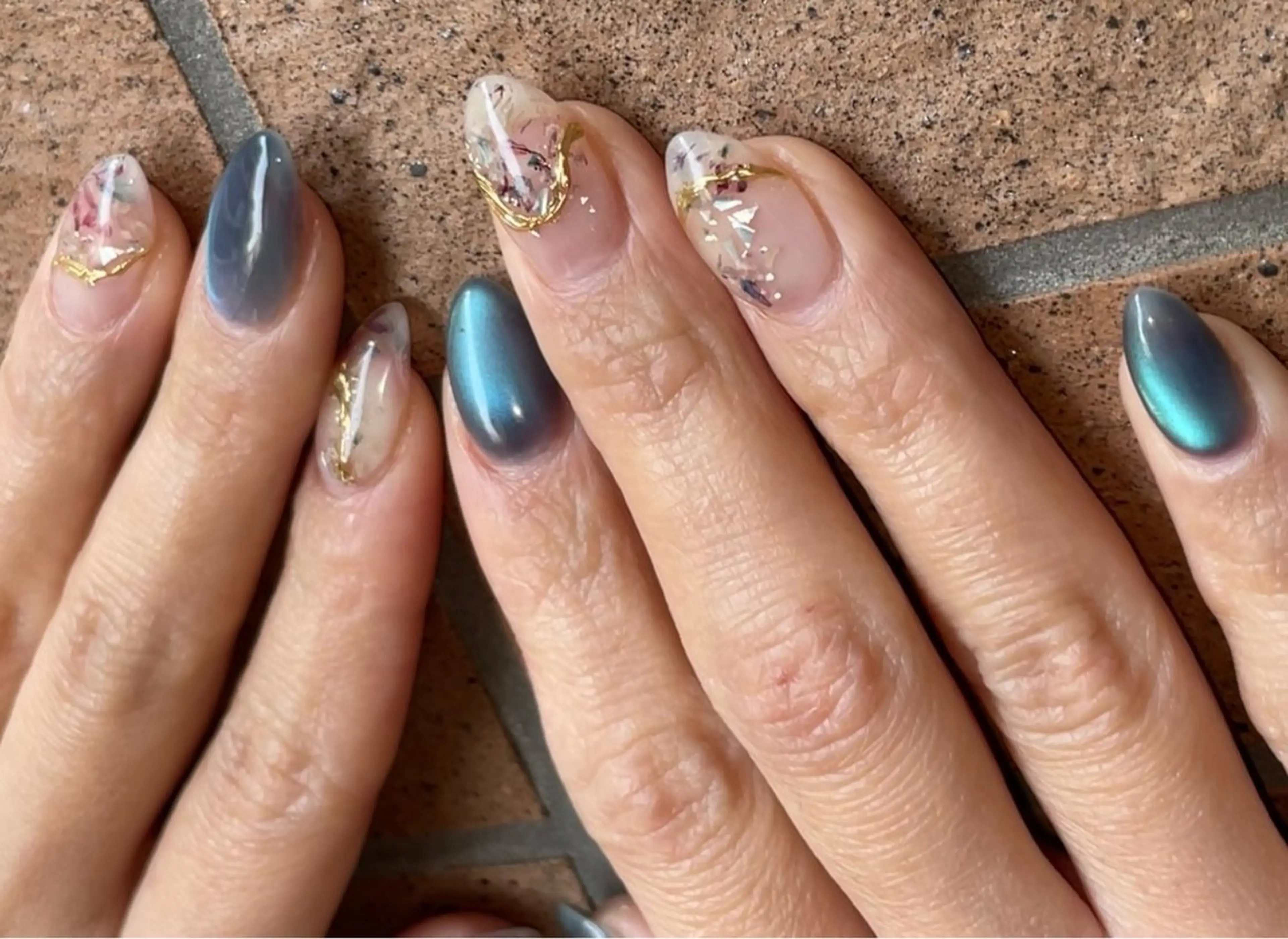 💎オフ＋フラワーネイル🌸の写真
