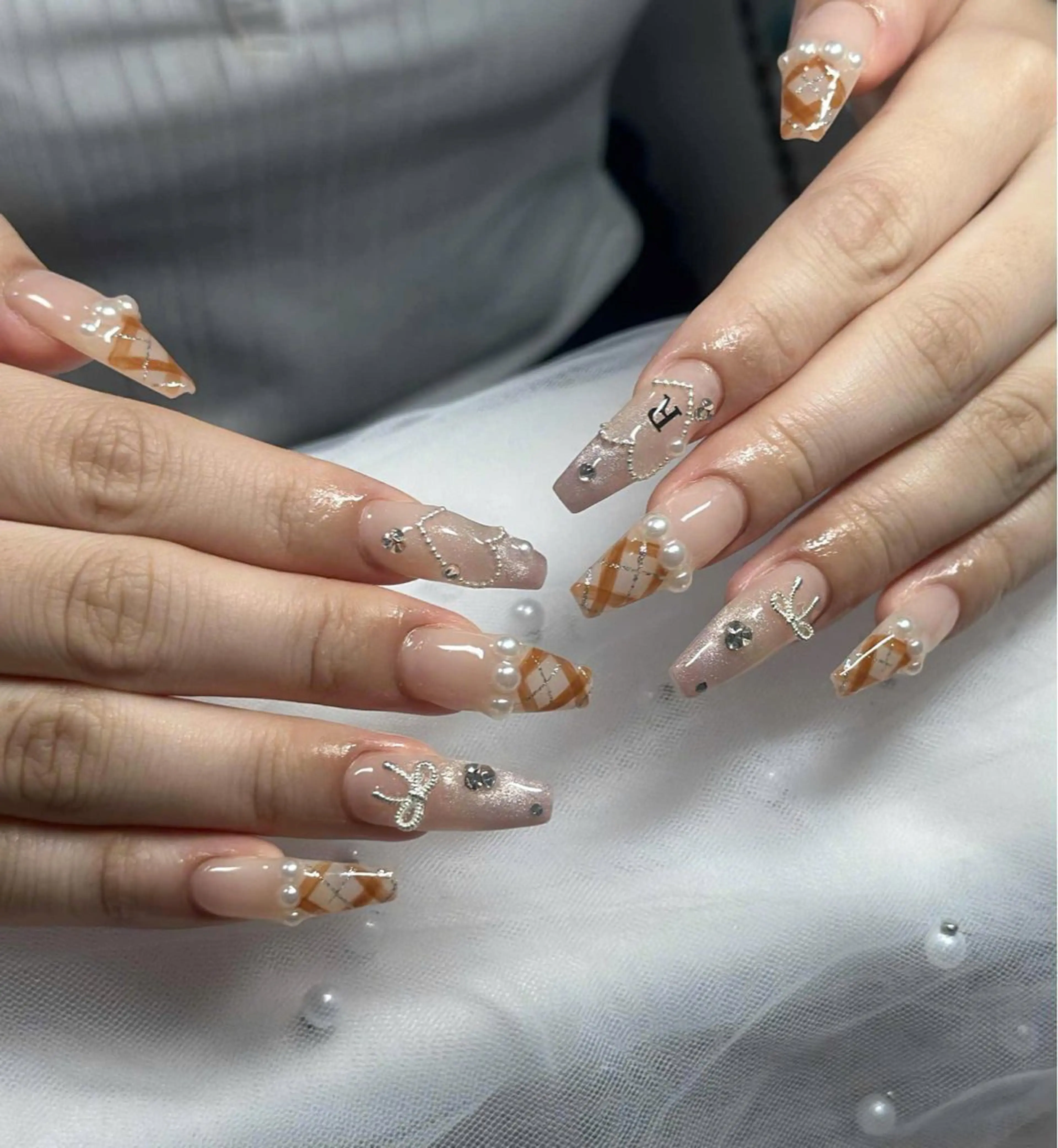 ネイル オーロラネイル フレンチネイル ジェルネイル ハロウィン キラキラネイル ハンドネイル H.baby Nail Salonのネイルデザイン