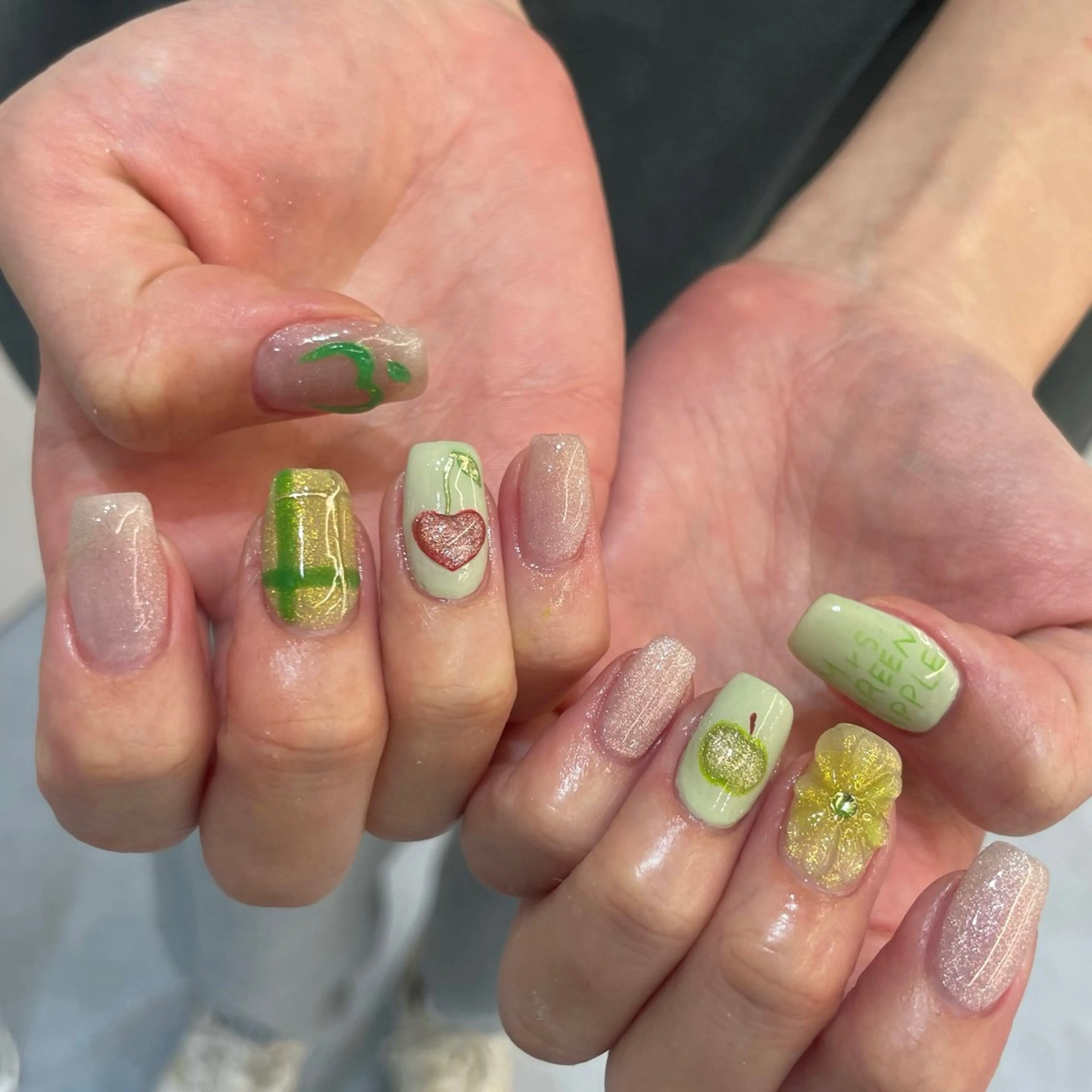 ネイル pool Yuzu🌷のネイルデザイン
