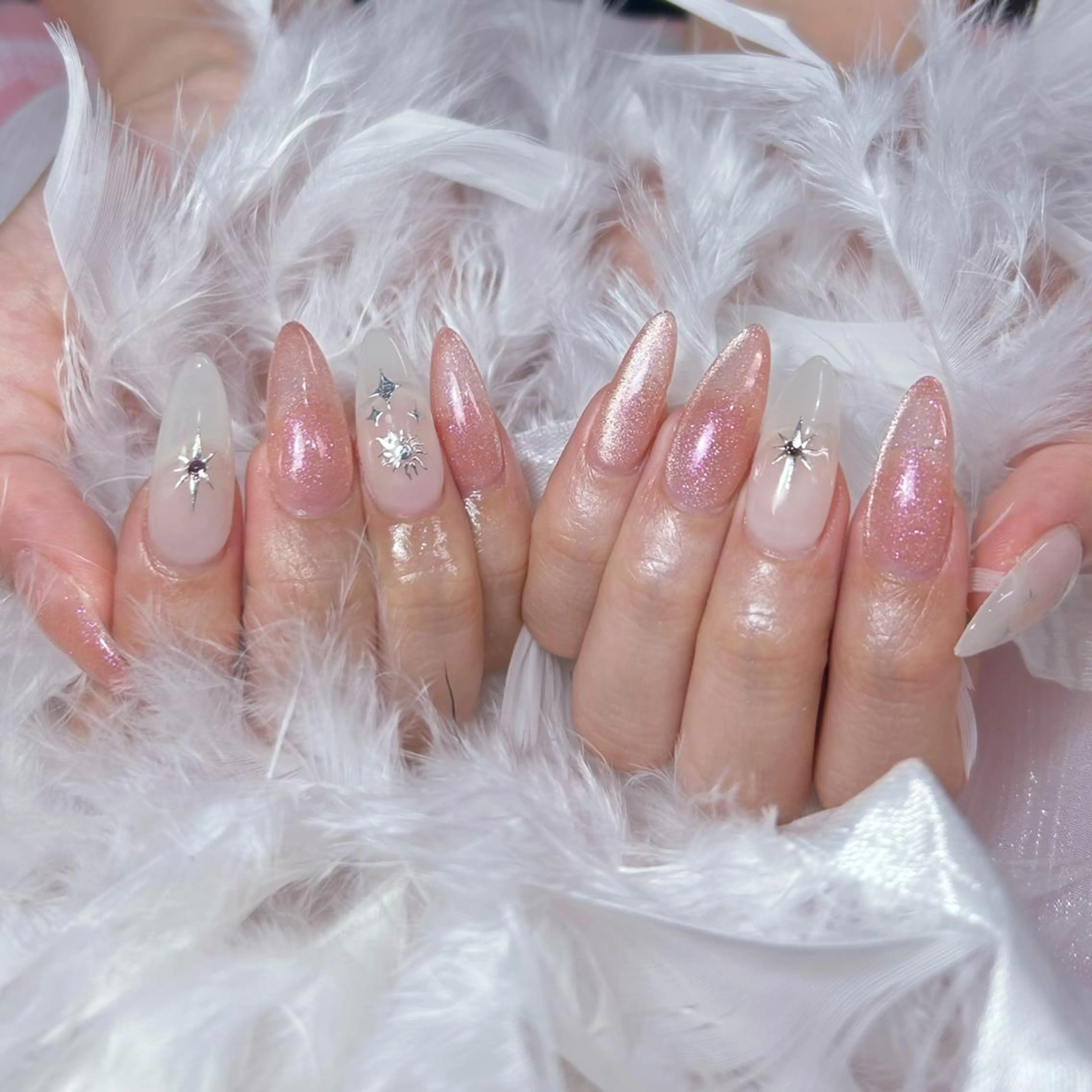 ネイル アートネイル オーロラネイル ガーリー キラキラネイル 韓国ネイル ハンドネイル DIAMOND Nail🥇のネイルデザイン