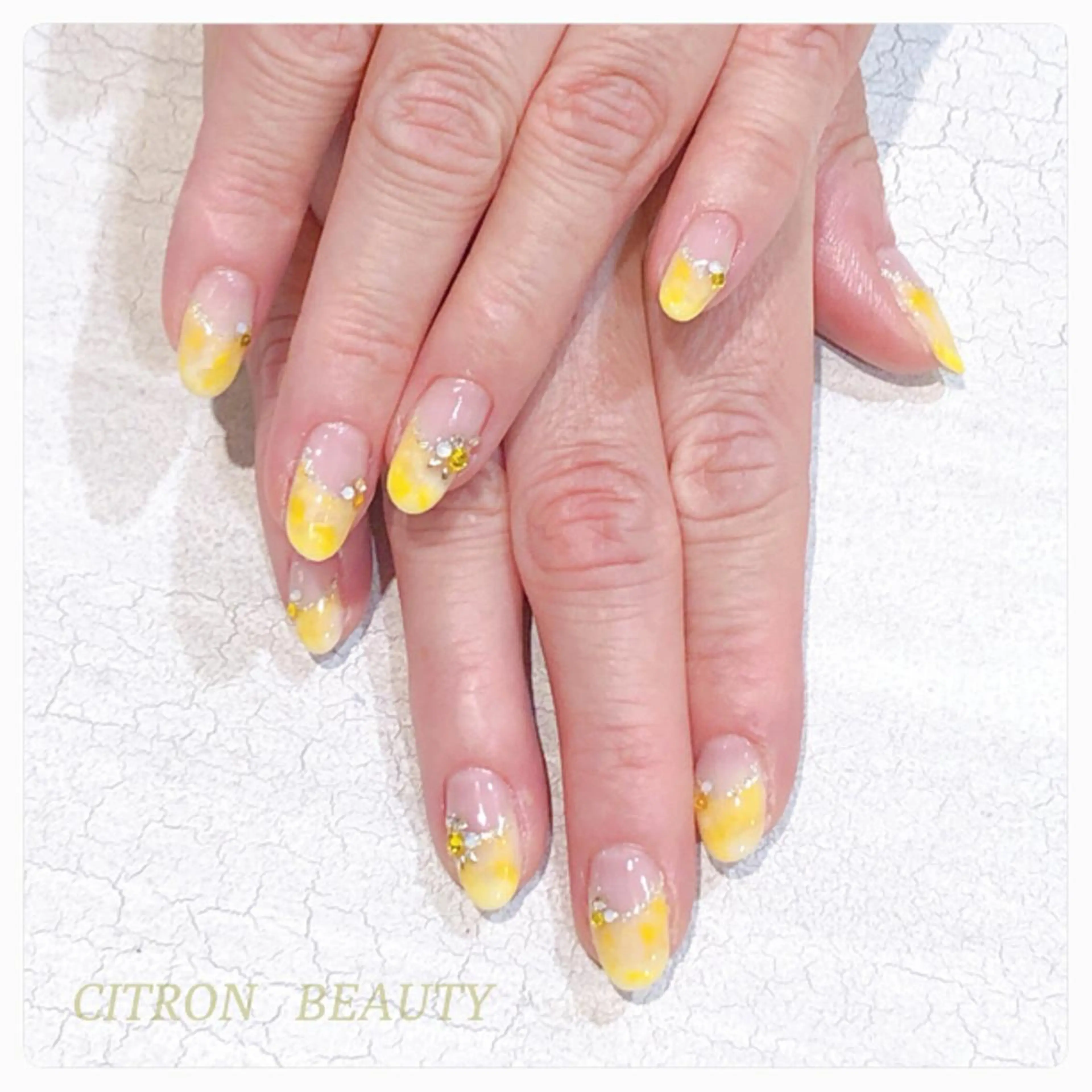 ネイル フレンチネイル ジェルネイル 大理石ネイル(マーブル) ストーンネイル 黄色 CITRON NAIL💅冨田のネイルデザイン