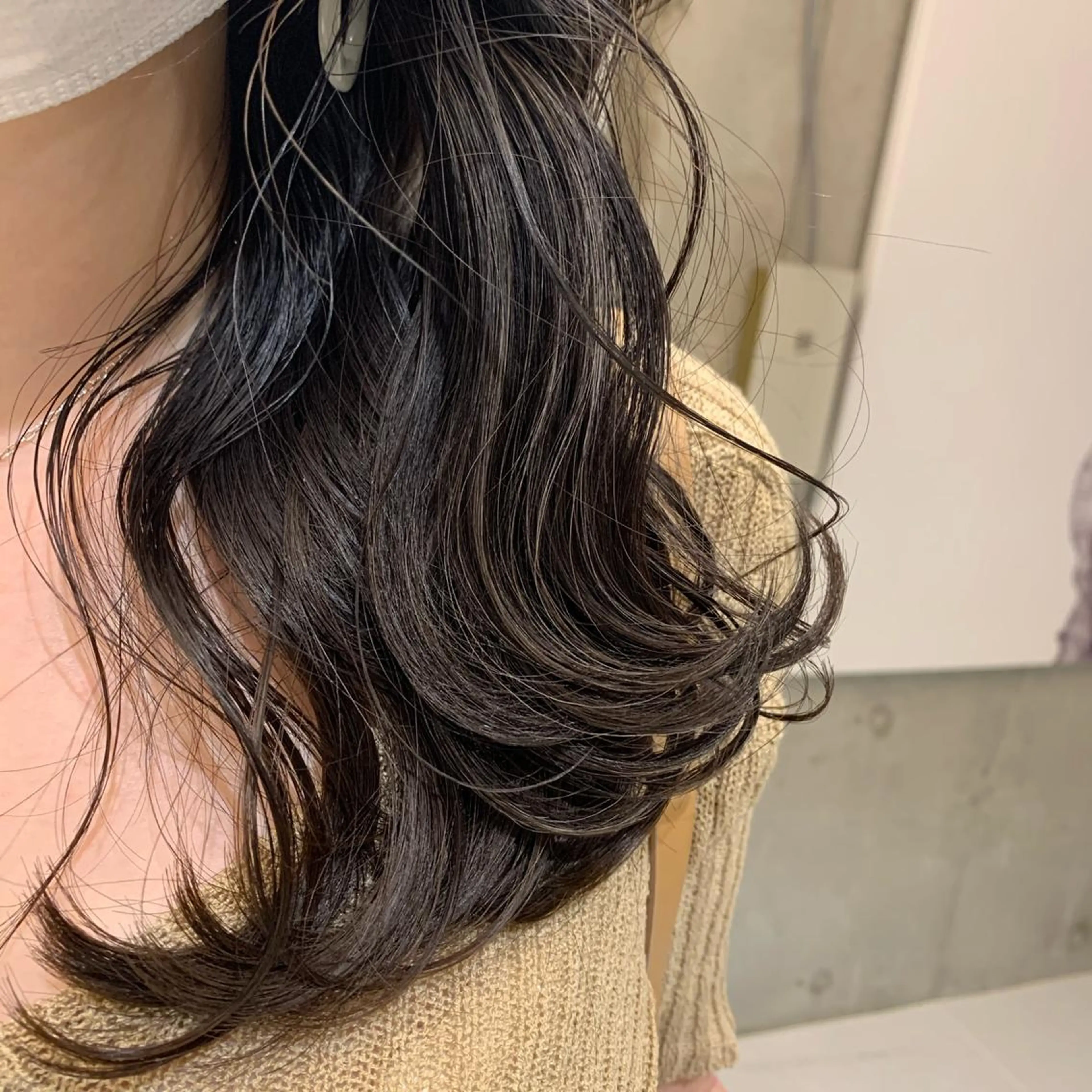 セミロング ハイライト カット ヘアカラー hoNua. 栄/透明感カラーのヘアスタイル