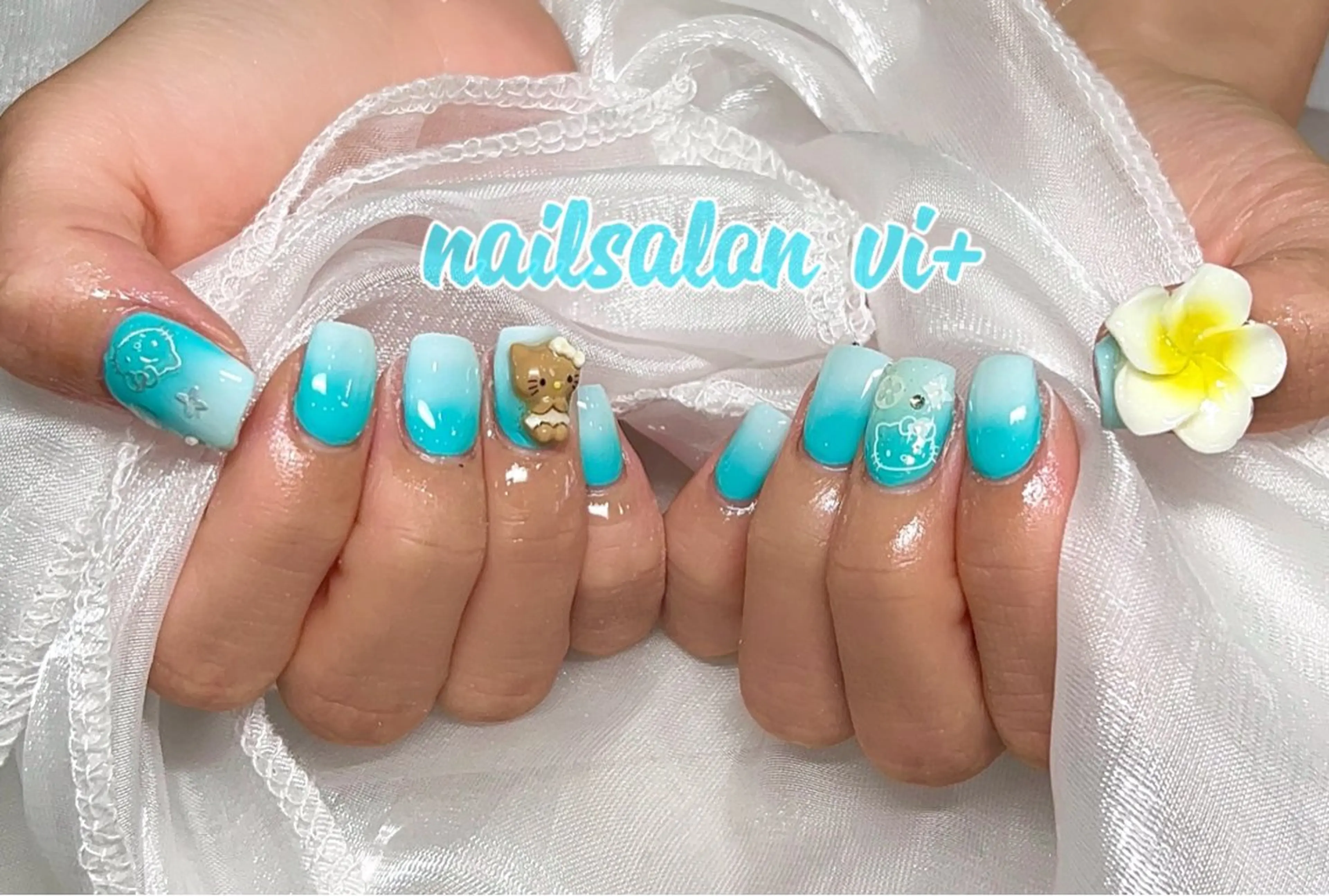 ネイル ハンドネイル nailsalon vi+新人LiLiのネイルデザイン