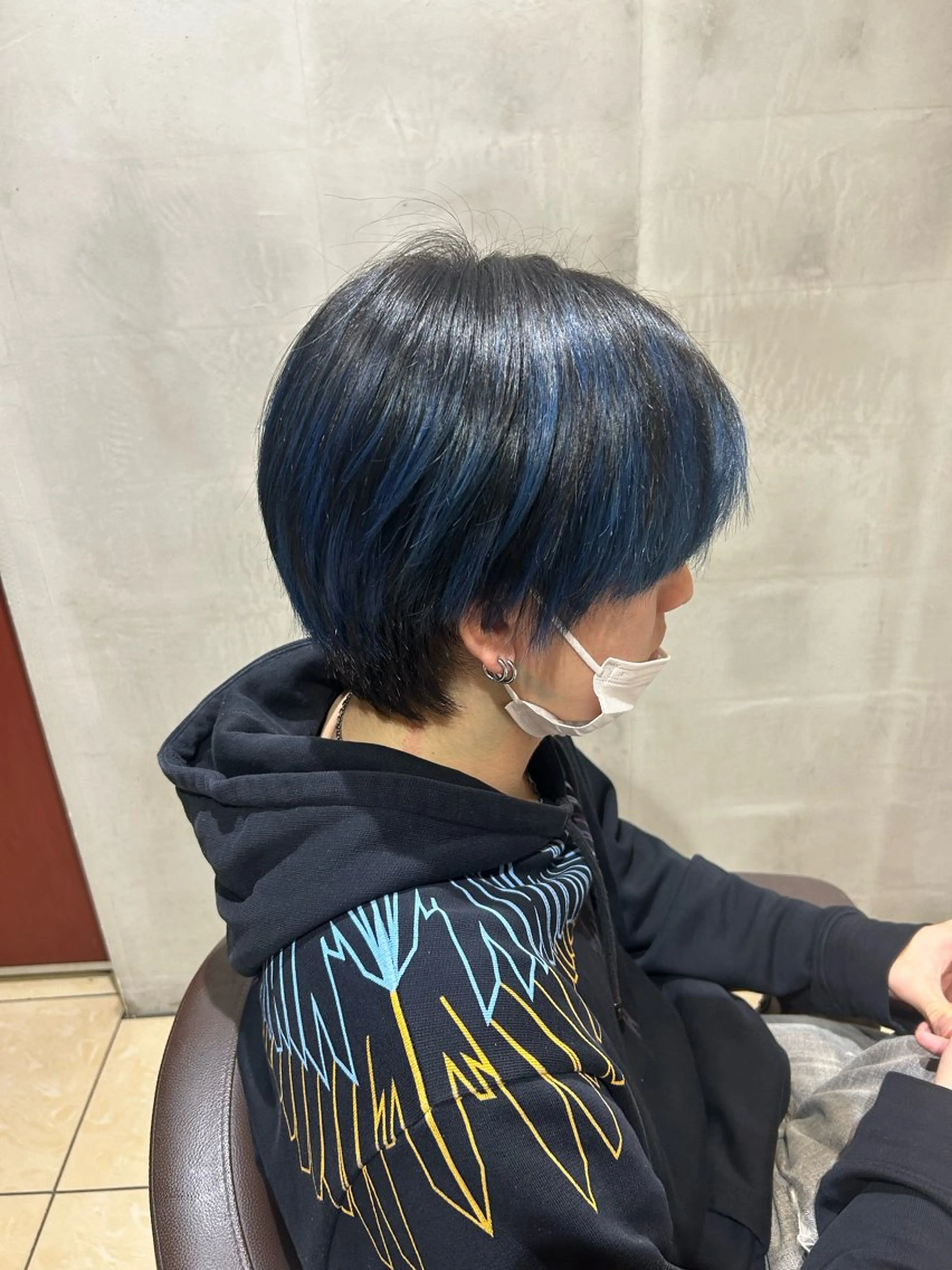 カラー メンズ ブルーカラー 勝屋 有梨のヘアスタイル
