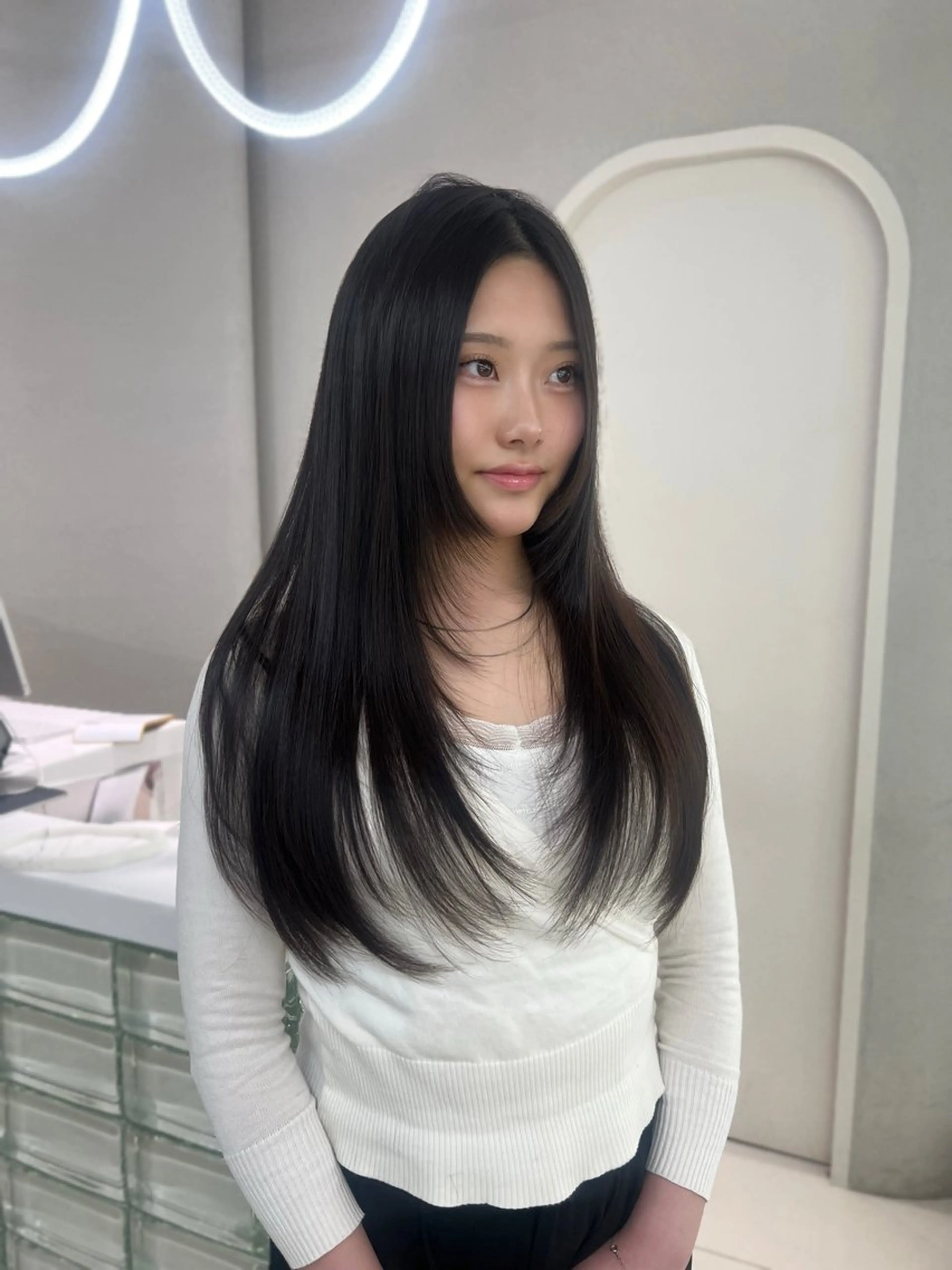 ロング 顔周りカット レイヤーカット カット GAGA所属・GAGA AMIKAのヘアスタイル
