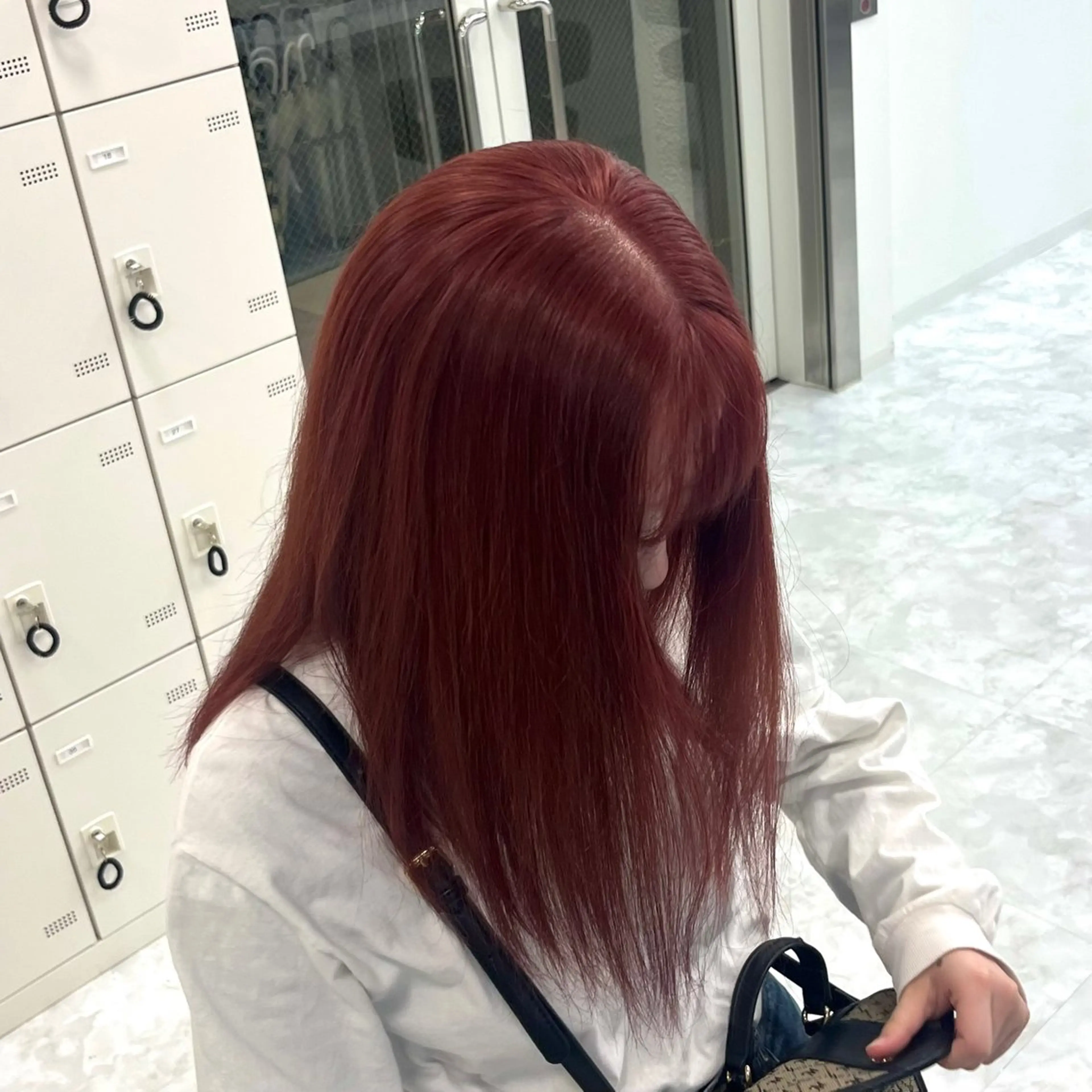 セミロング カラー ブリーチ ボルドーカラー ブラウンカラー カシス デザインカラー ヘアカラー トリートメント Shido/ 髪質改善/上質艶髪のヘアスタイル