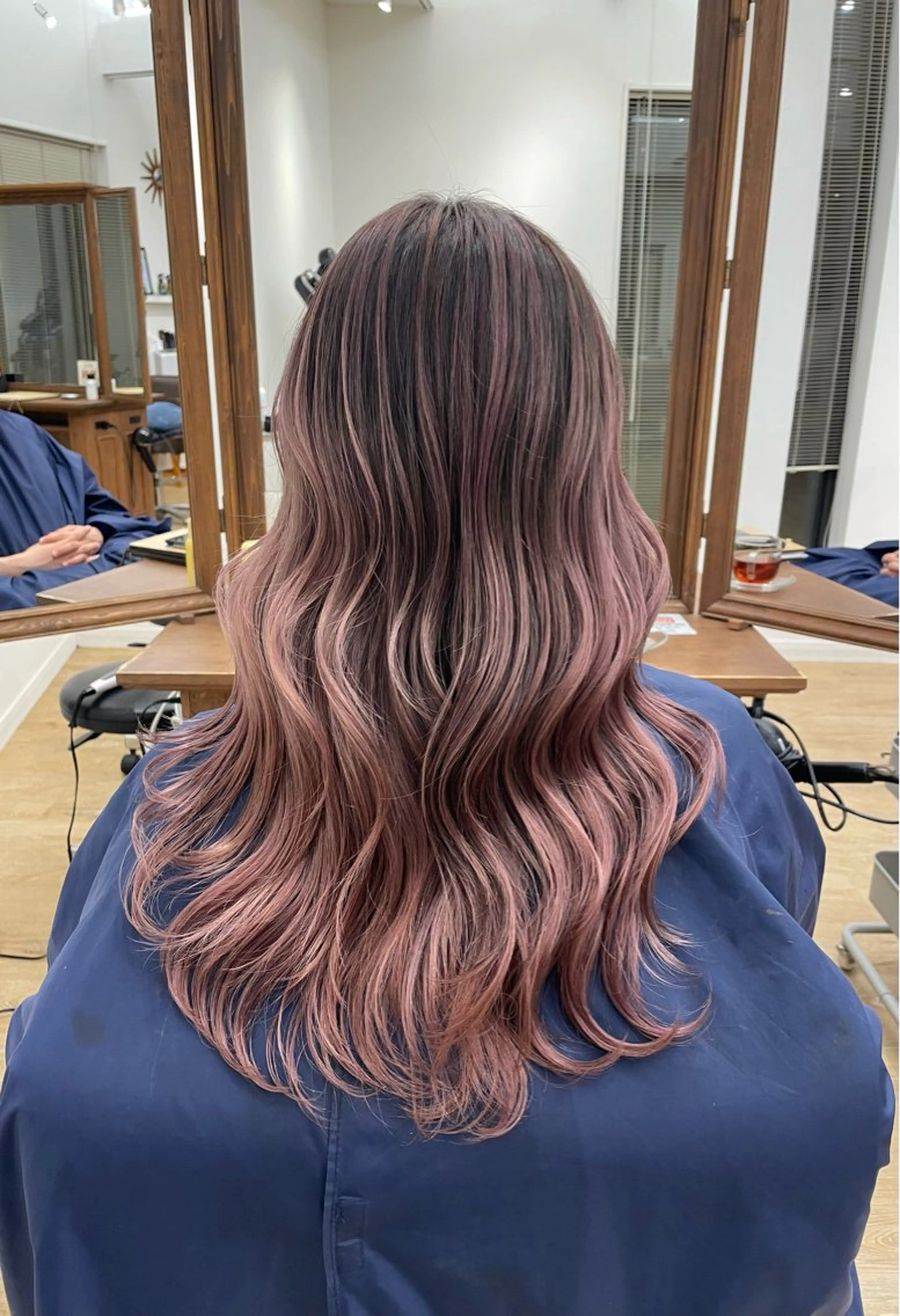 ミディアム カラー バレイヤージュ レイヤーカット ヘアカラー トリートメント ブリーチ👩‍🦳/ ‪✂︎MANAMIのヘアスタイル