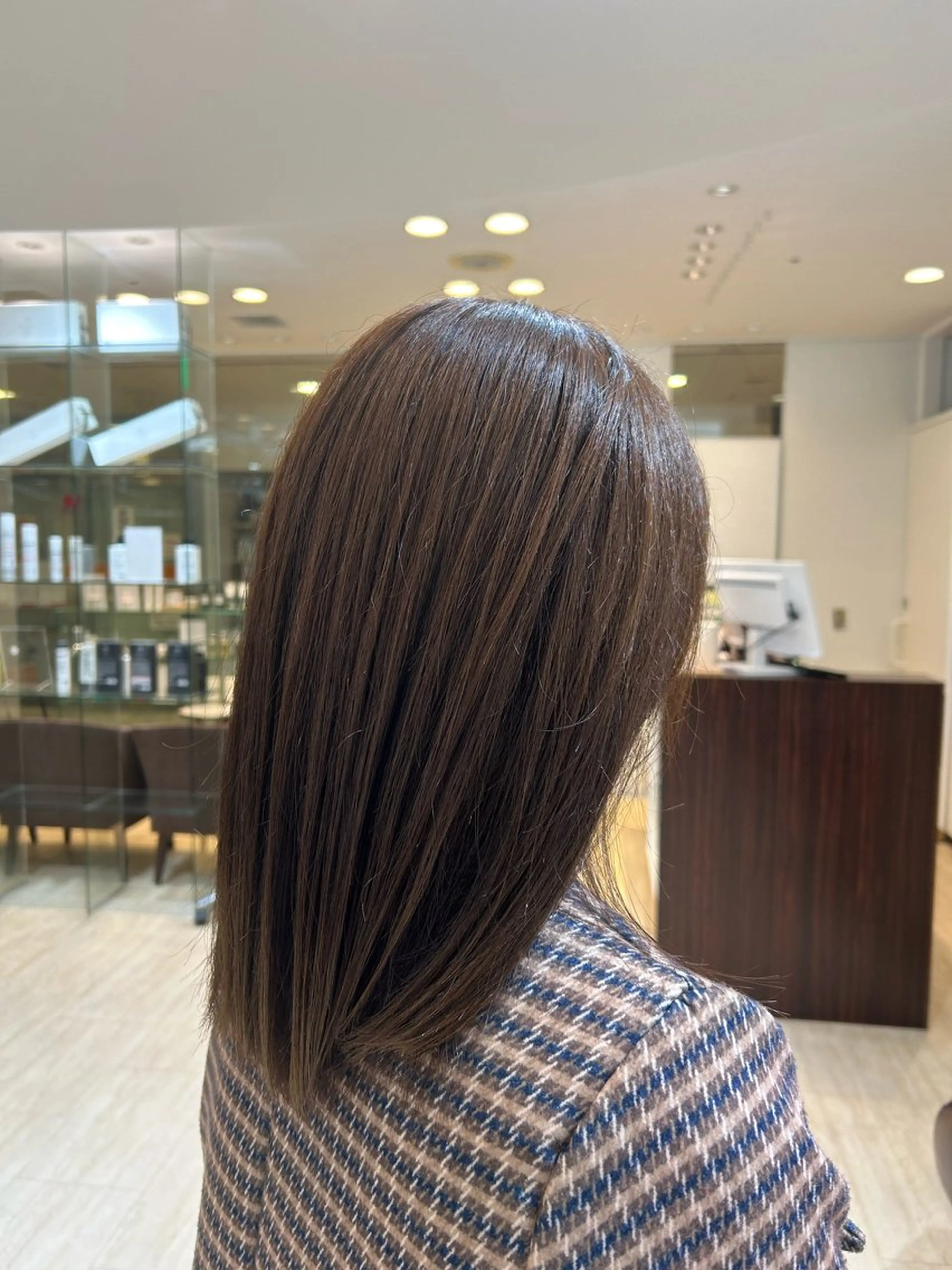 セミロング カラー ブラウンカラー 小磯 維織のヘアスタイル