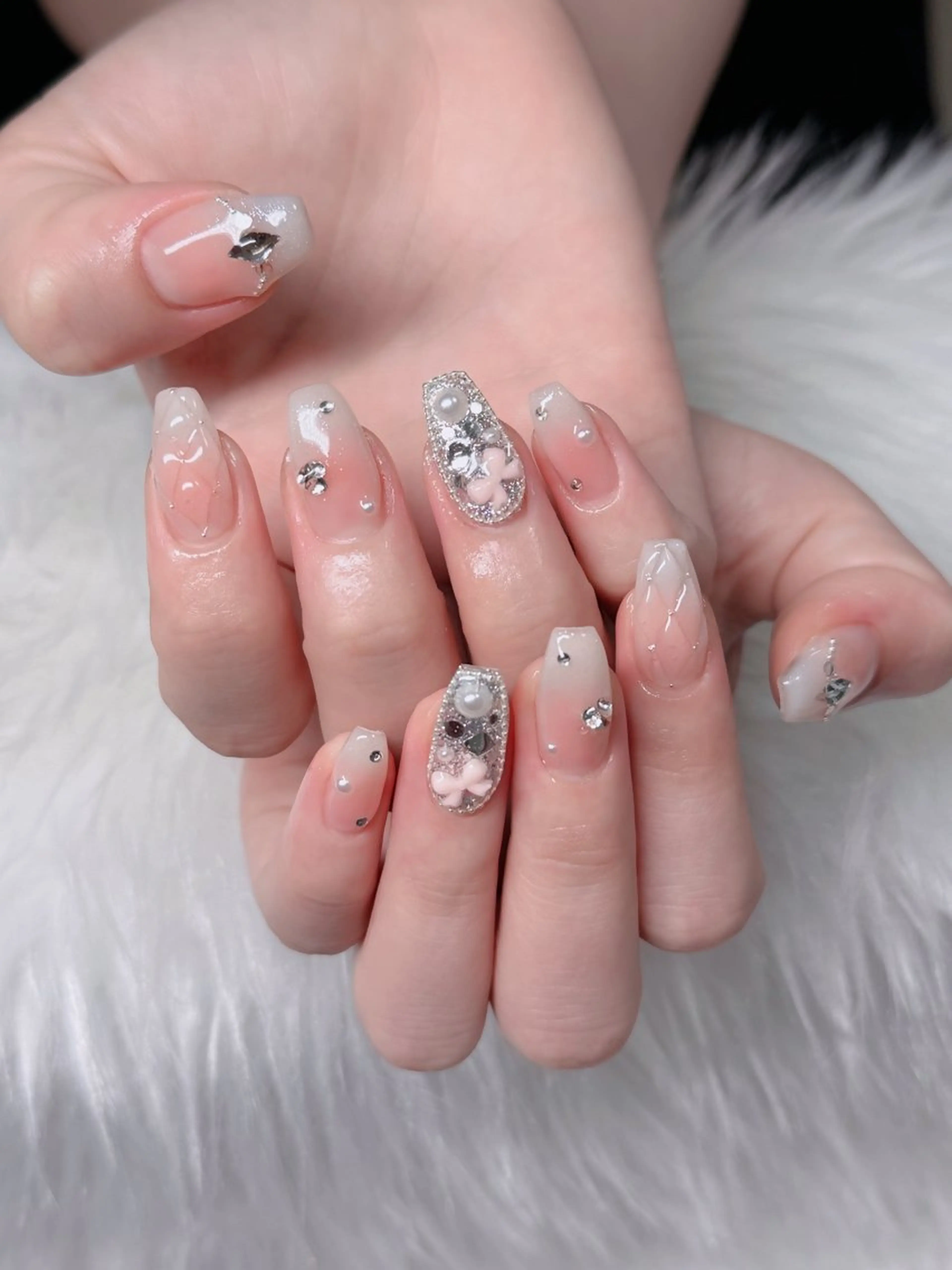 ネイル オーロラネイル フレンチネイル ジェルネイル ハロウィン キラキラネイル ハンドネイル H.baby Nail Salonのネイルデザイン