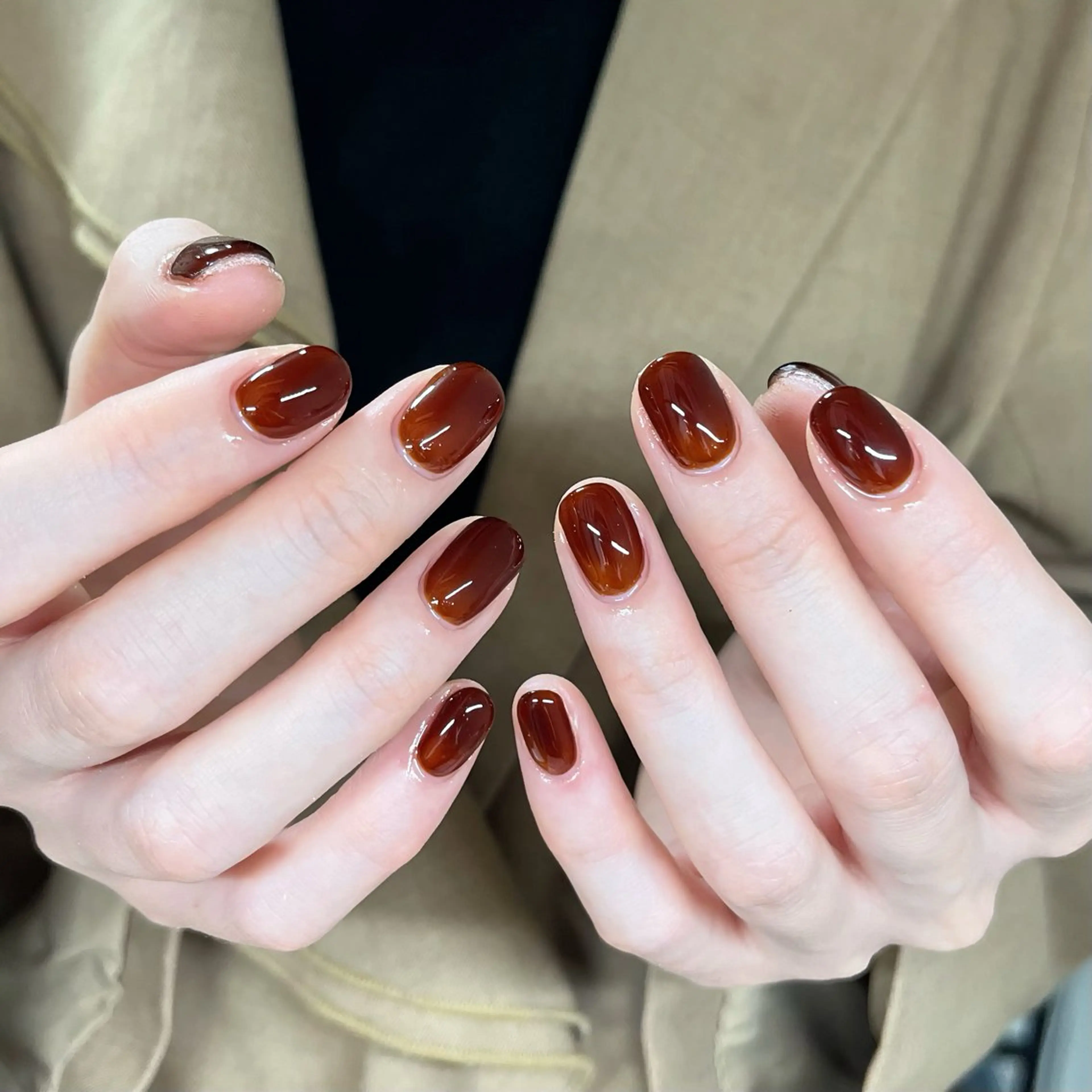 ネイル ブラウン ワンカラーネイル リボン シルバー ワンホンネイル ハンドネイル ハンドケア 🫧OPELIA NAIL渋谷🫧のネイルデザイン