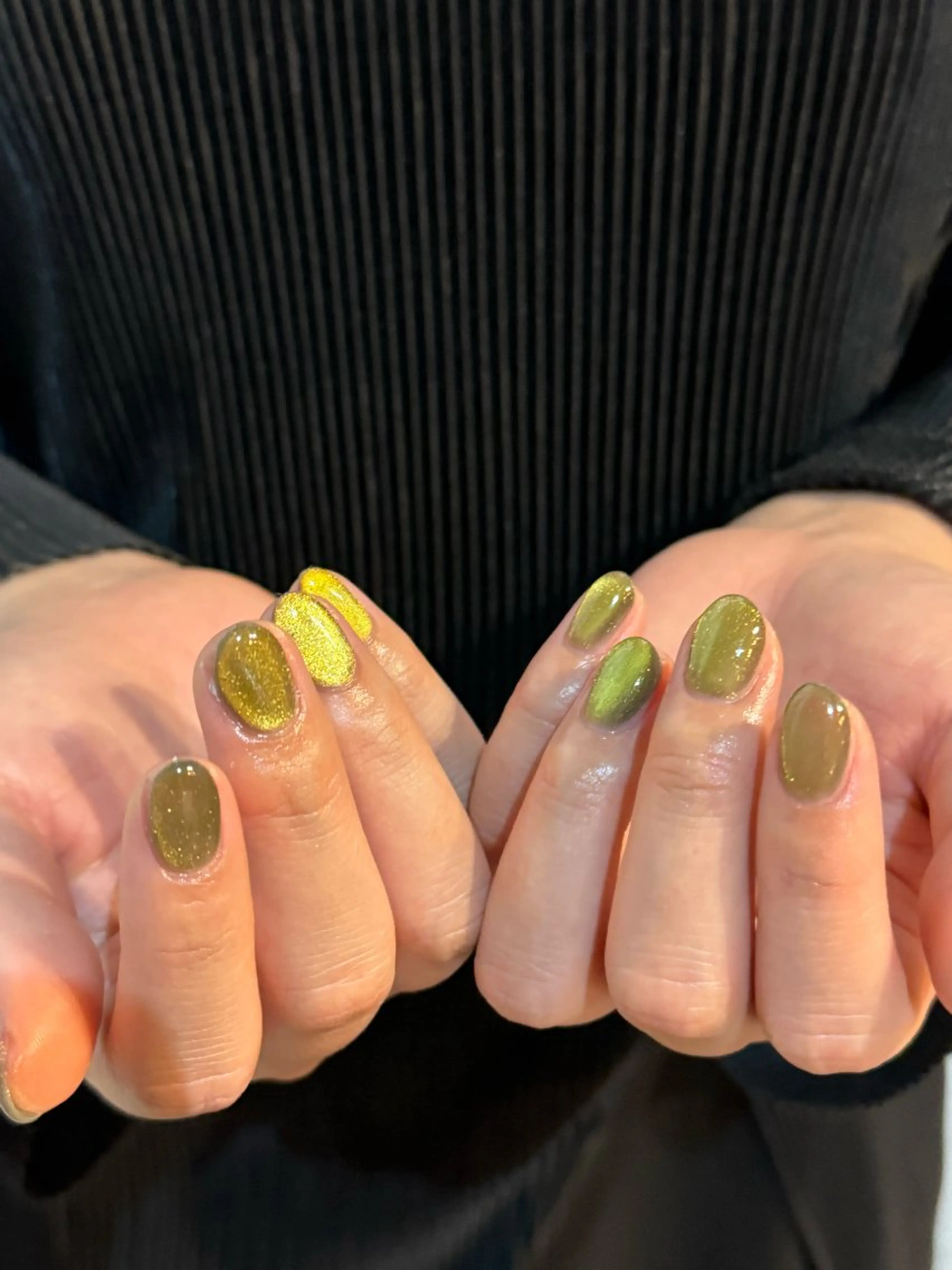 ネイル マグネットネイル yui .crescentのネイルデザイン