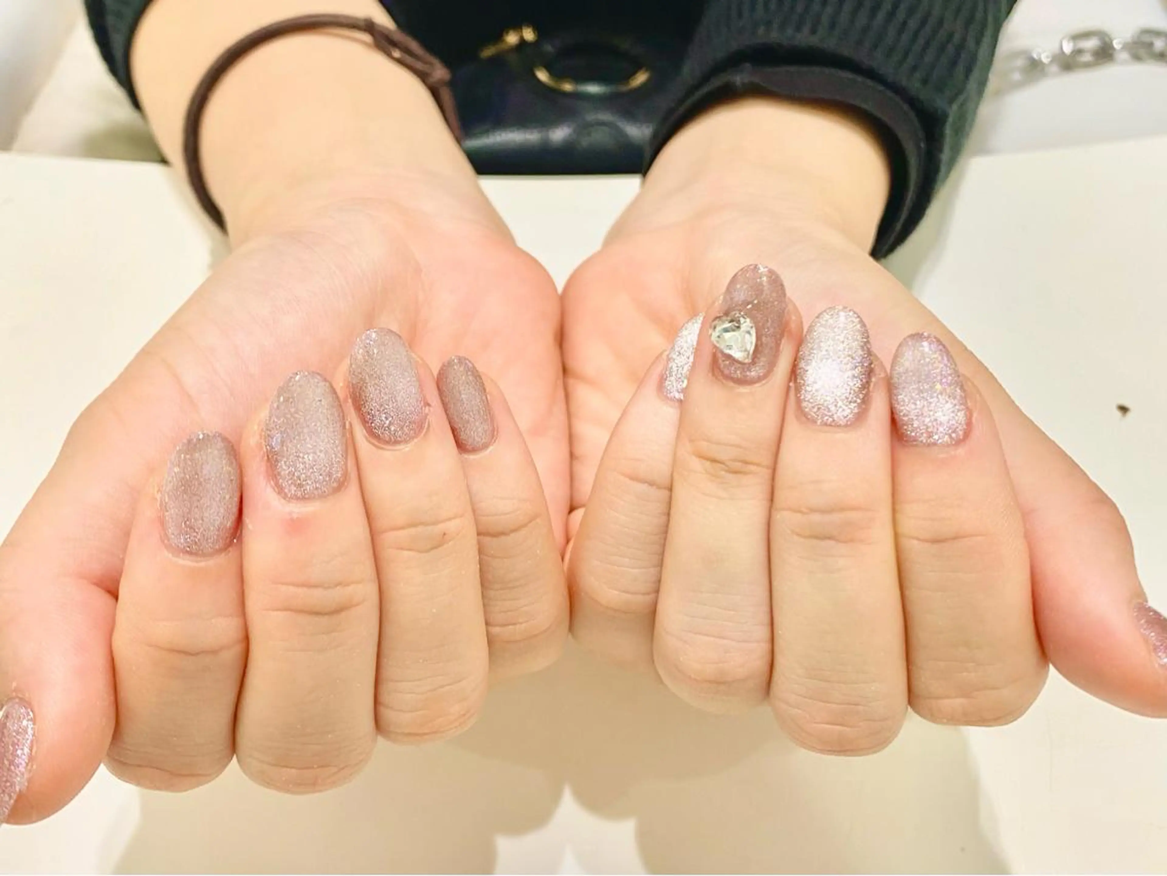 ショート キッズ ネイル マツエク・マツパ アイブロウ ワンホンマツエク アートネイル フラッシュネイル ジェルネイル 氷ネイル・うるうるネイル 早い者勝ち‼️12日 14:00ワンカラーのネイルデザイン