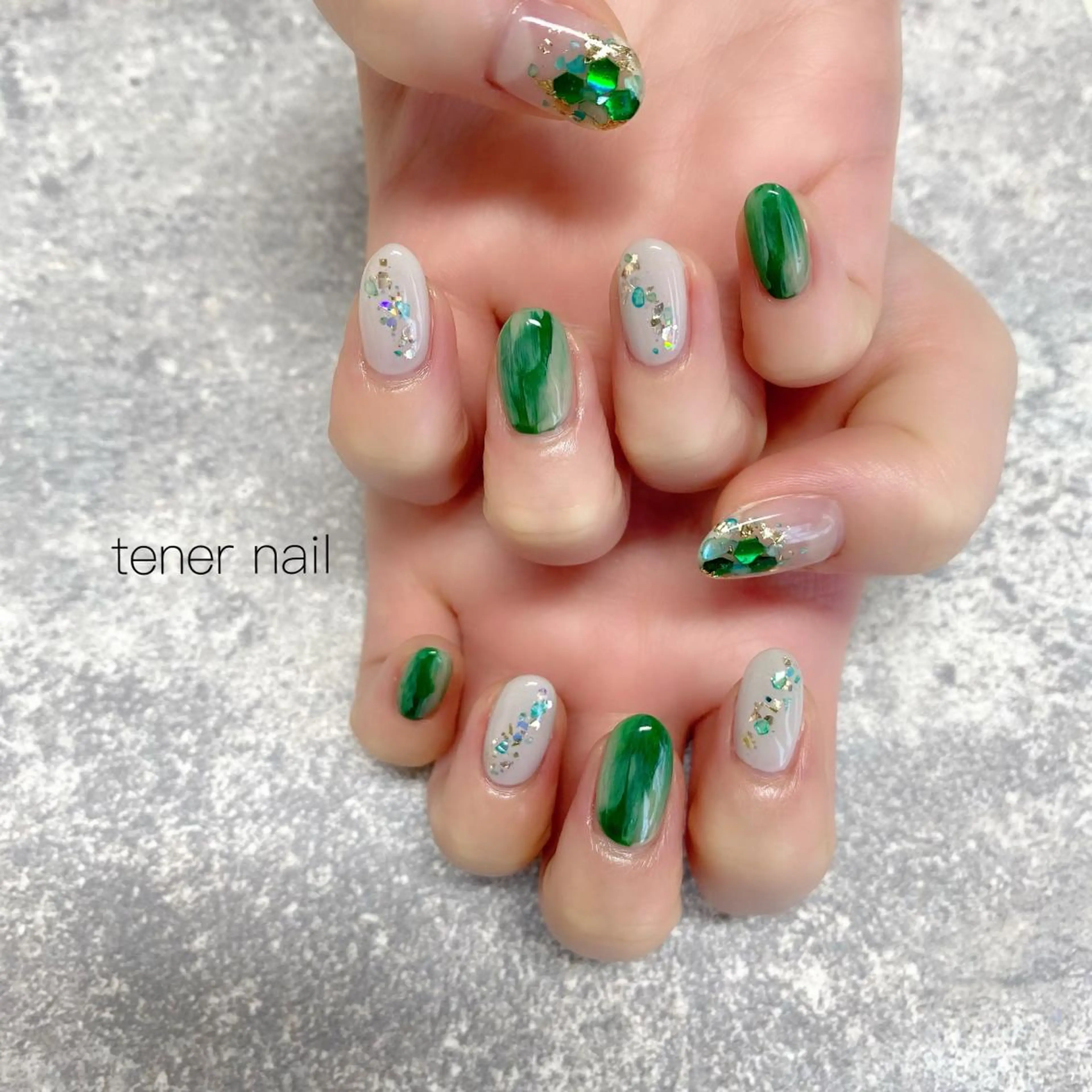 ネイル グリーン ニュアンスネイル tener  nail  テネルネイル所属・テネルネイル tener nailのネイルデザイン
