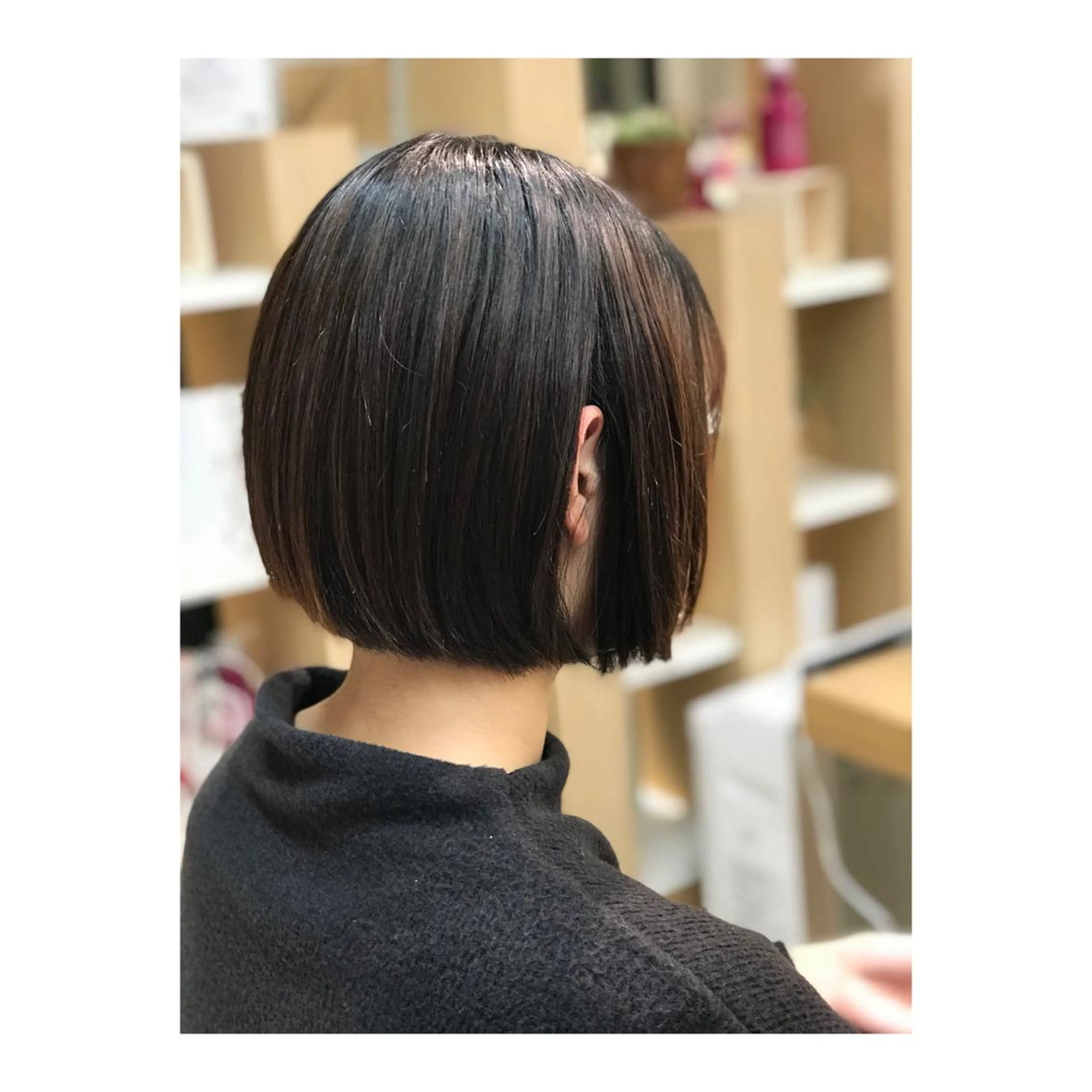 ショート カラー パーマ ワンレンボブ ボブ 岡本 拓朗のヘアスタイル