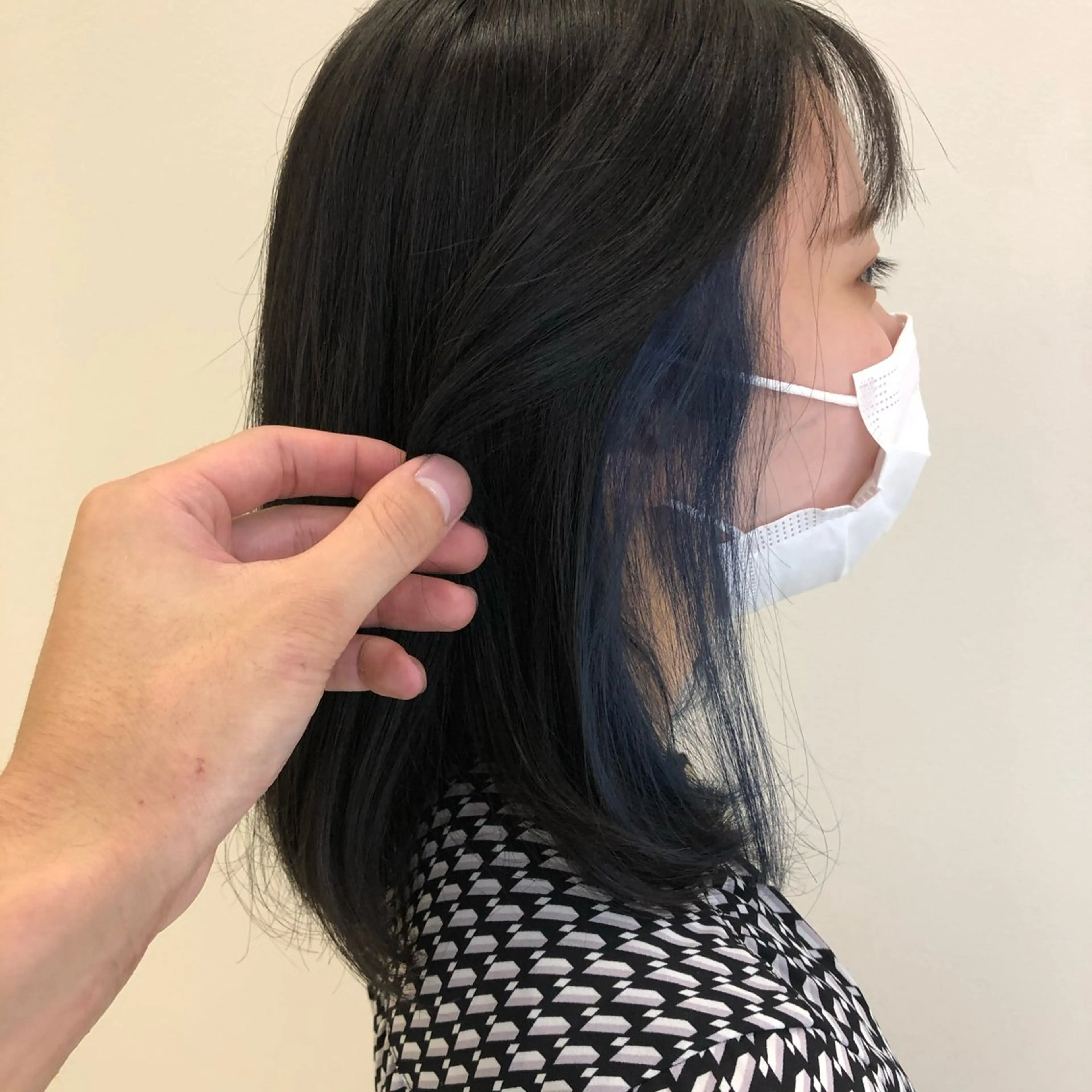 セミロング カラー インナーカラー 堀 ゆきみのヘアスタイル