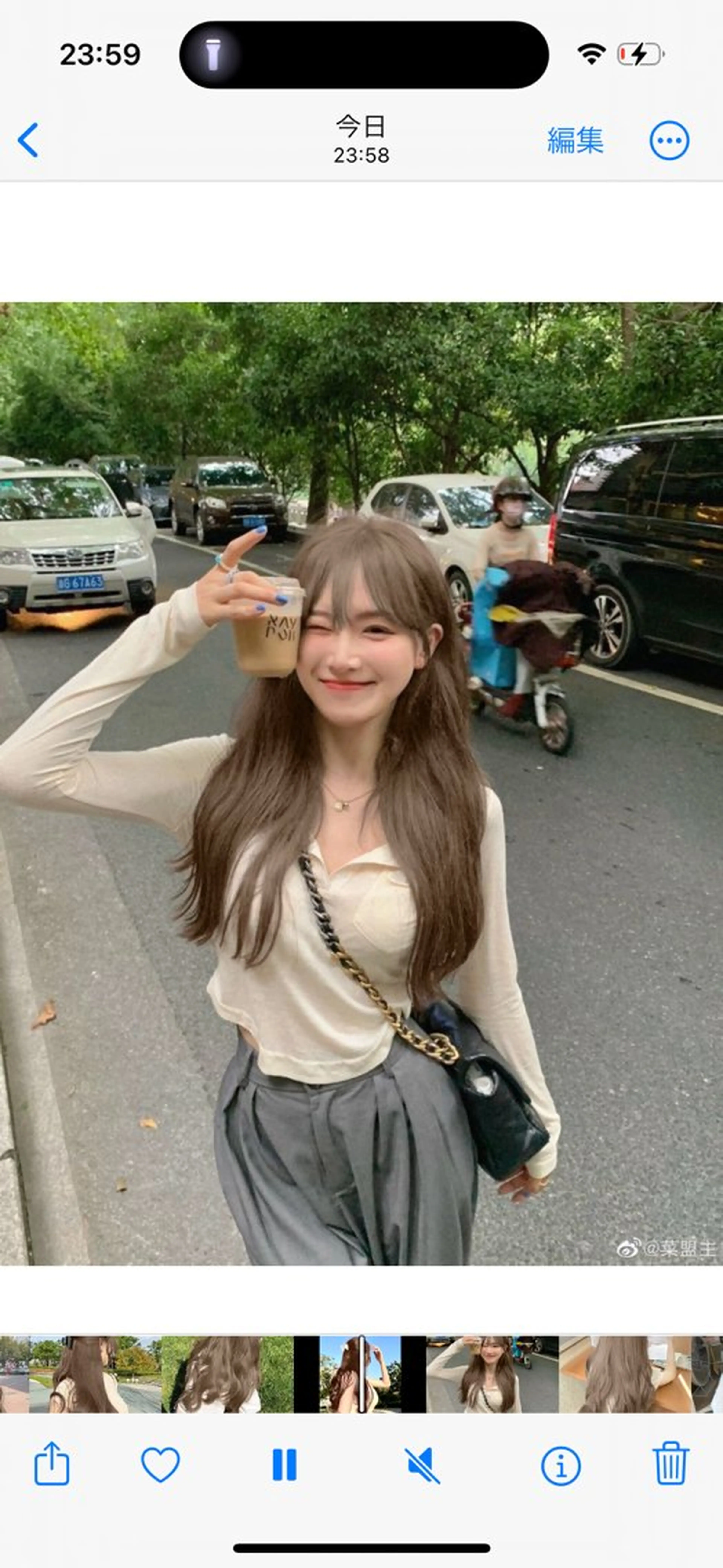 ミディアム カラー ヘアアレンジ ベージュカラー 黒髪 ブリーチ ブルーカラー ブルーブラック カット ヘアカラー トリートメント ヘッドスパ ヘアセット 韓国トレンドの 達人♡のヘアスタイル