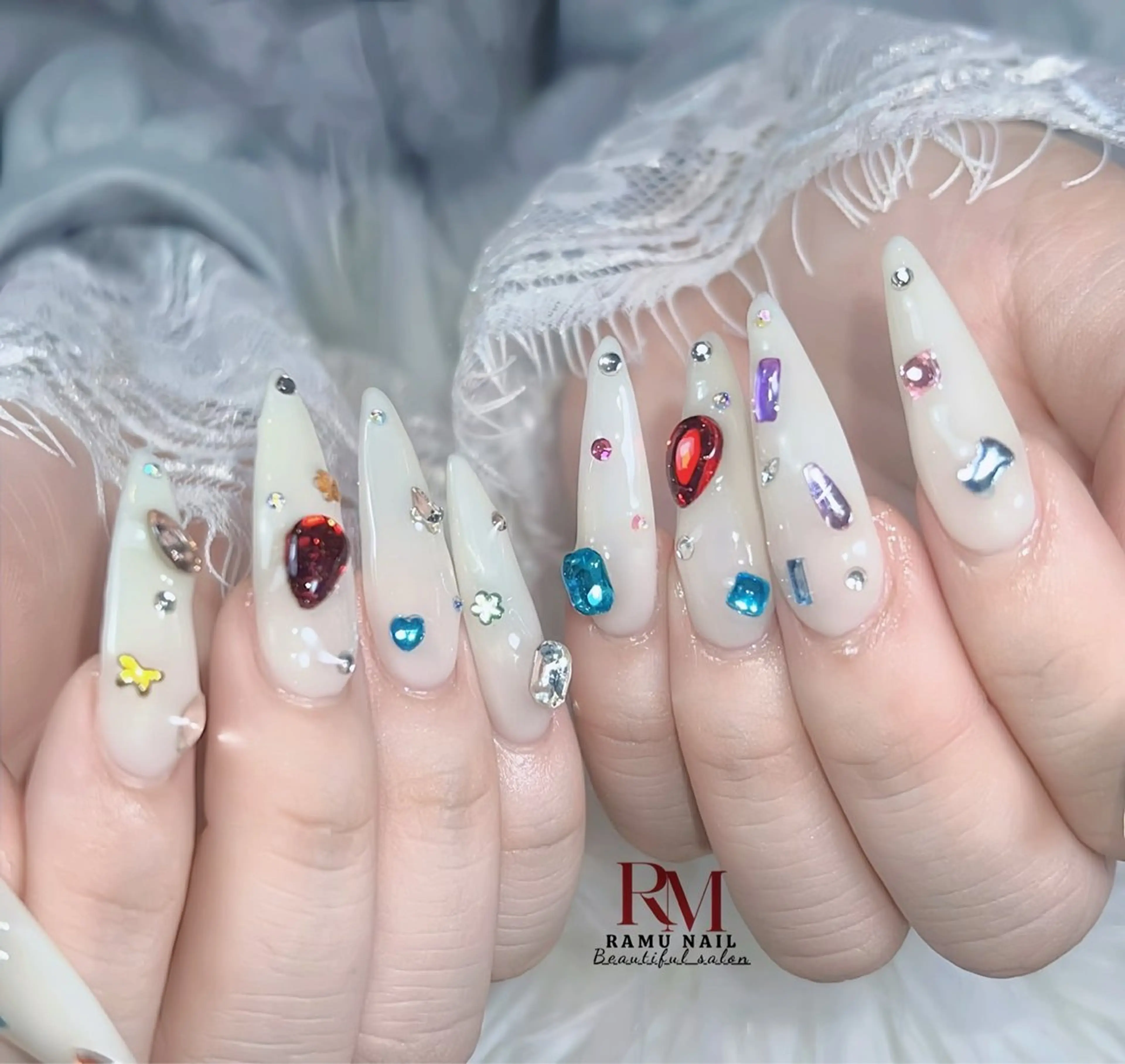 ネイル キラキラネイル マグネットネイル ミラーネイル ワンホンネイル 冬ネイル ハンドネイル RAMU Nail 恵比寿店のネイルデザイン