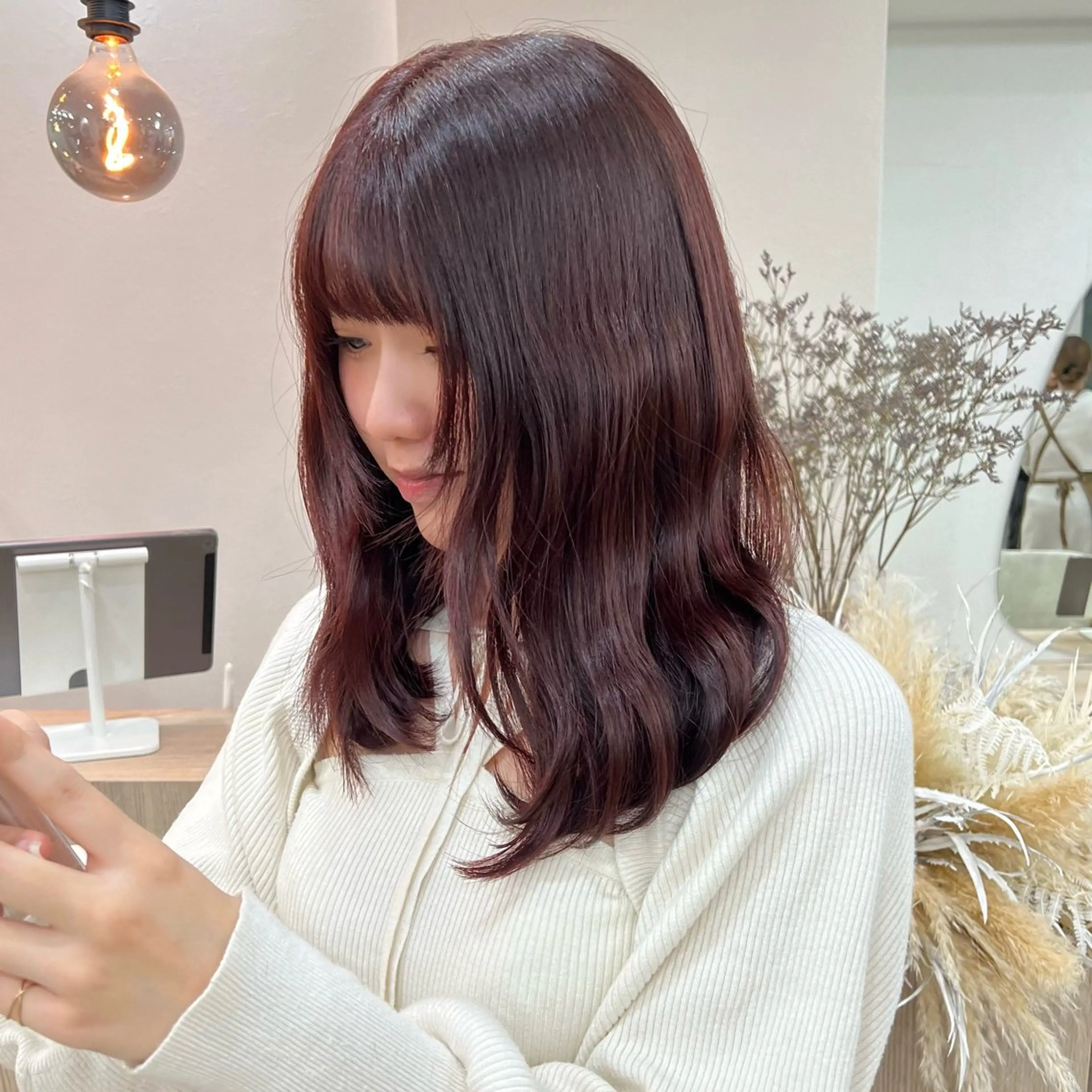 セミロング カラー ブリーチ ボルドーカラー ブリーチなしカラー TOKI mahoのヘアスタイル