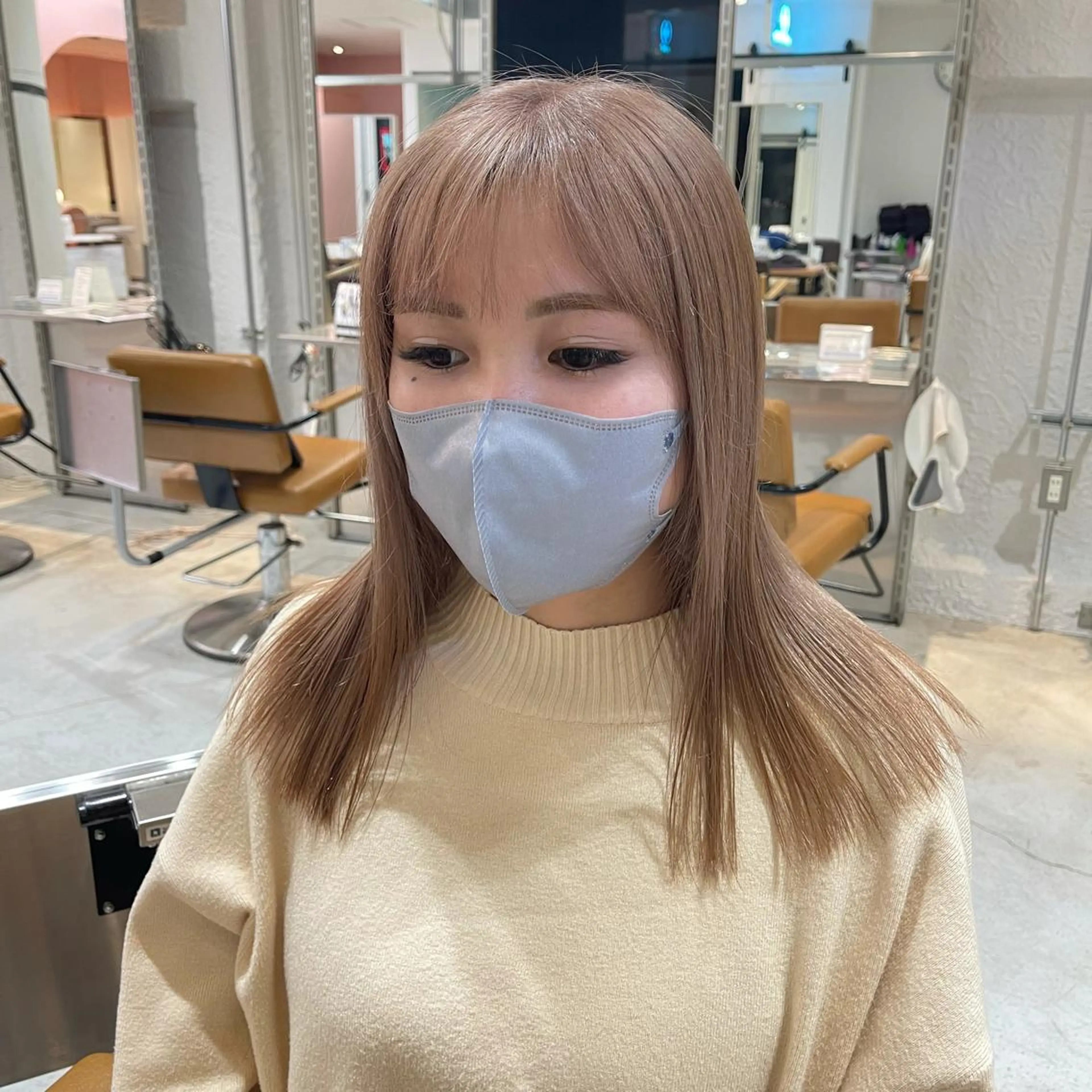 セミロング カラー ブリーチ ケアブリーチ lunty miichiのヘアスタイル