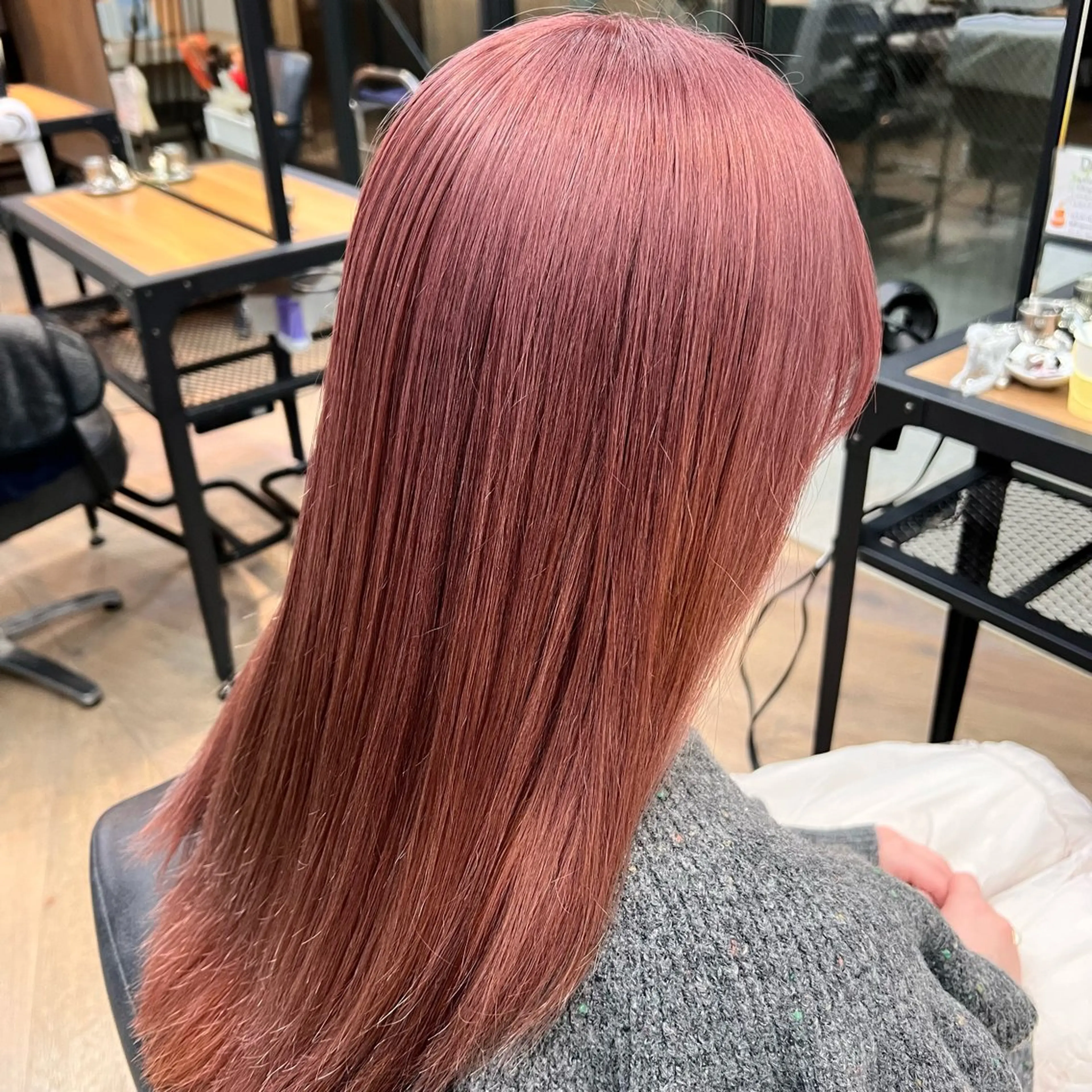 ロング カラー ピンクカラー カット ヘアカラー オオバヤシ マホのヘアスタイル