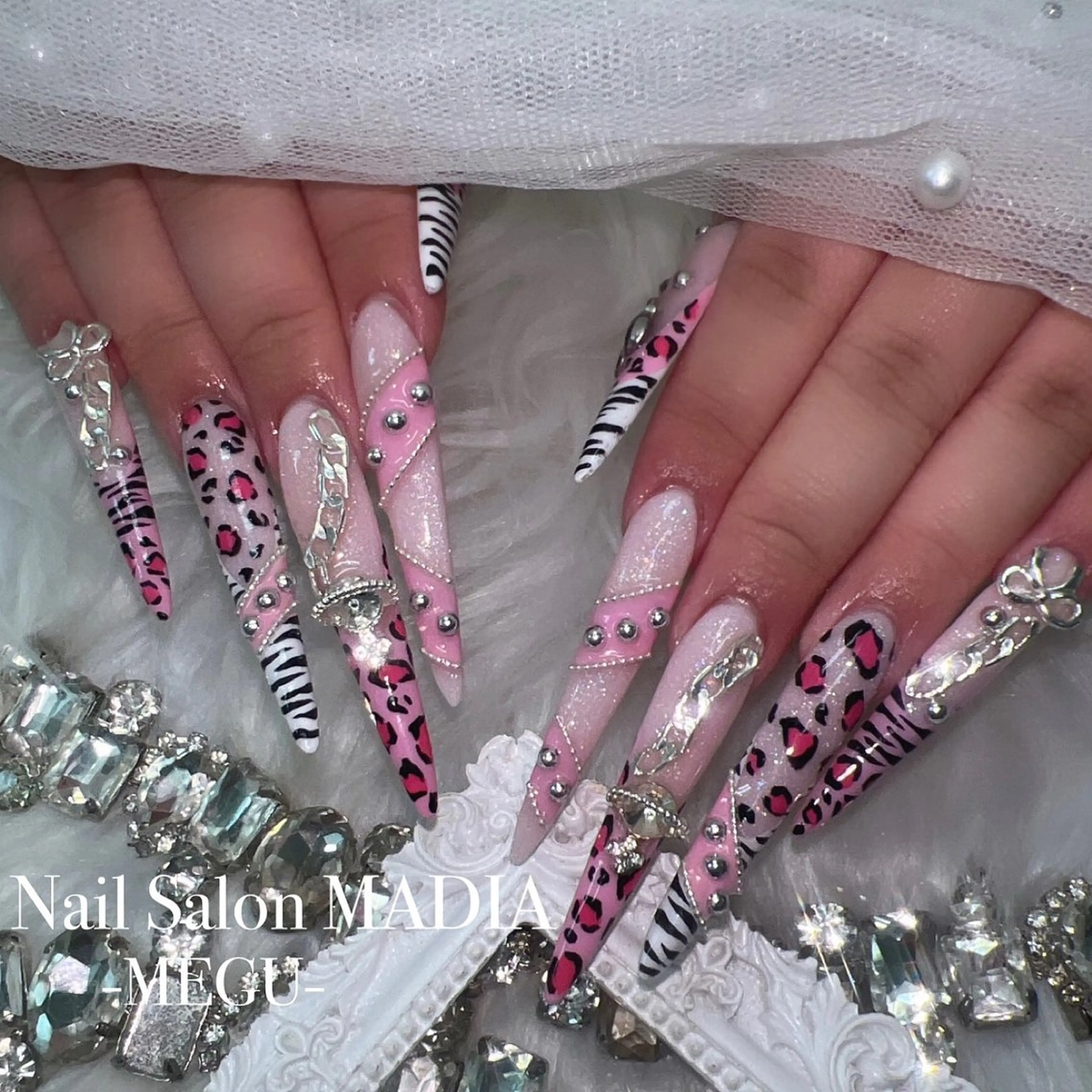 ネイル MADIA藤沢所属・MADIA MEGUのネイルデザイン