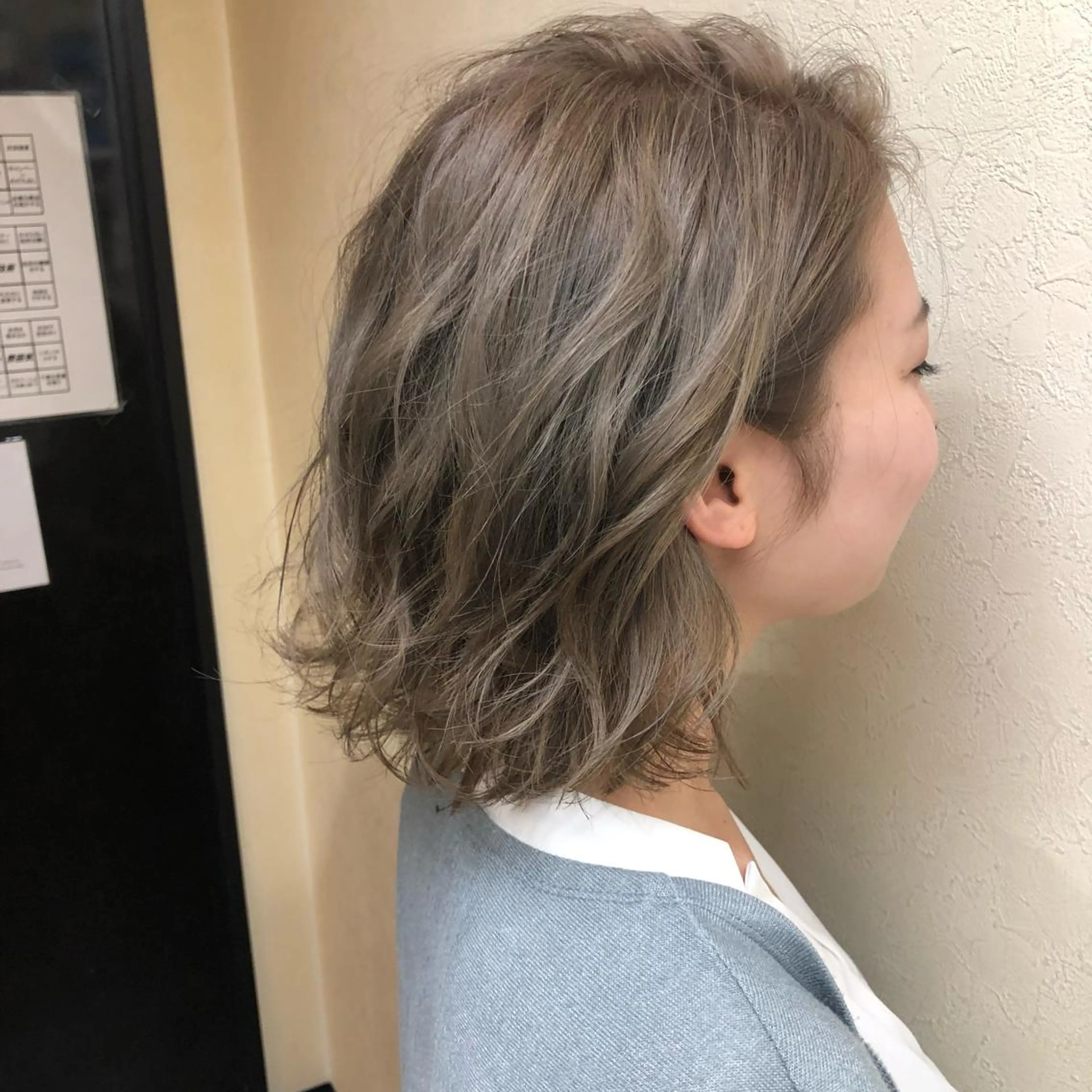 ミディアム カラー ベージュカラー ブリーチ カット 山崎 雄太のヘアスタイル