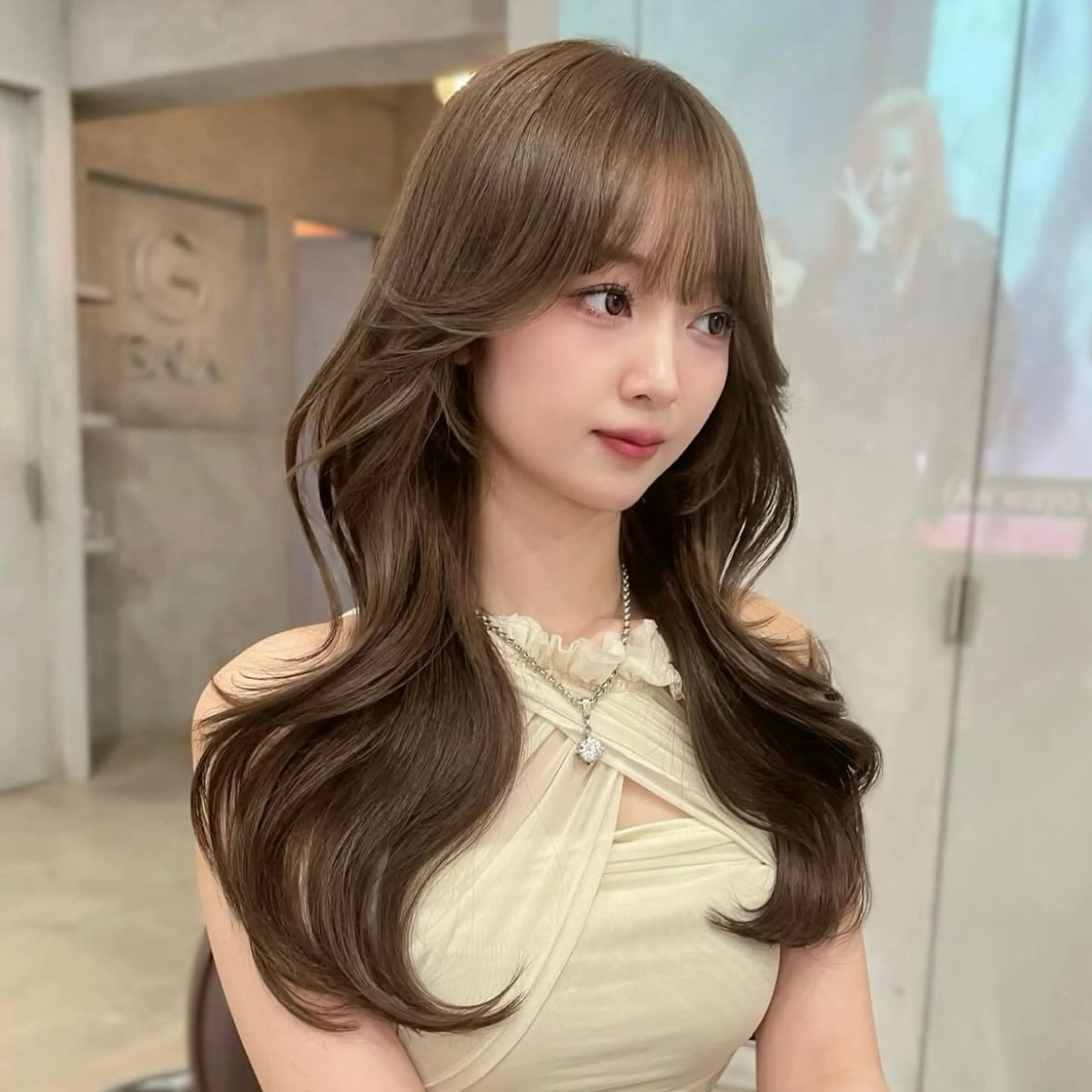 セミロング カラー ベージュカラー ブリーチ ケアカラー レイヤーカット トリートメント モテ韓国ヘア/ レイヤー🤍RIKAのヘアスタイル