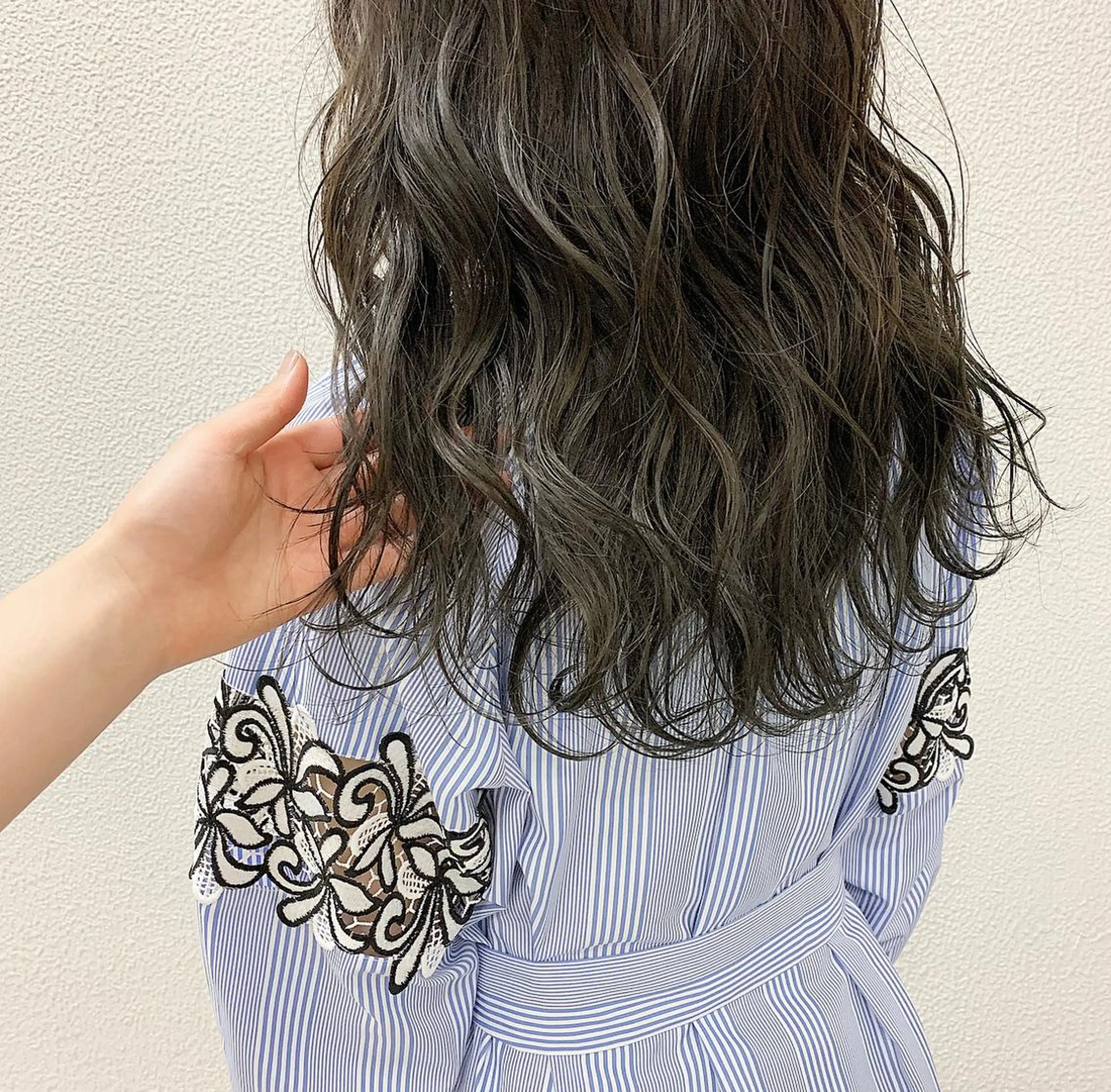 ロング カラー 小泉 葵のヘアスタイル