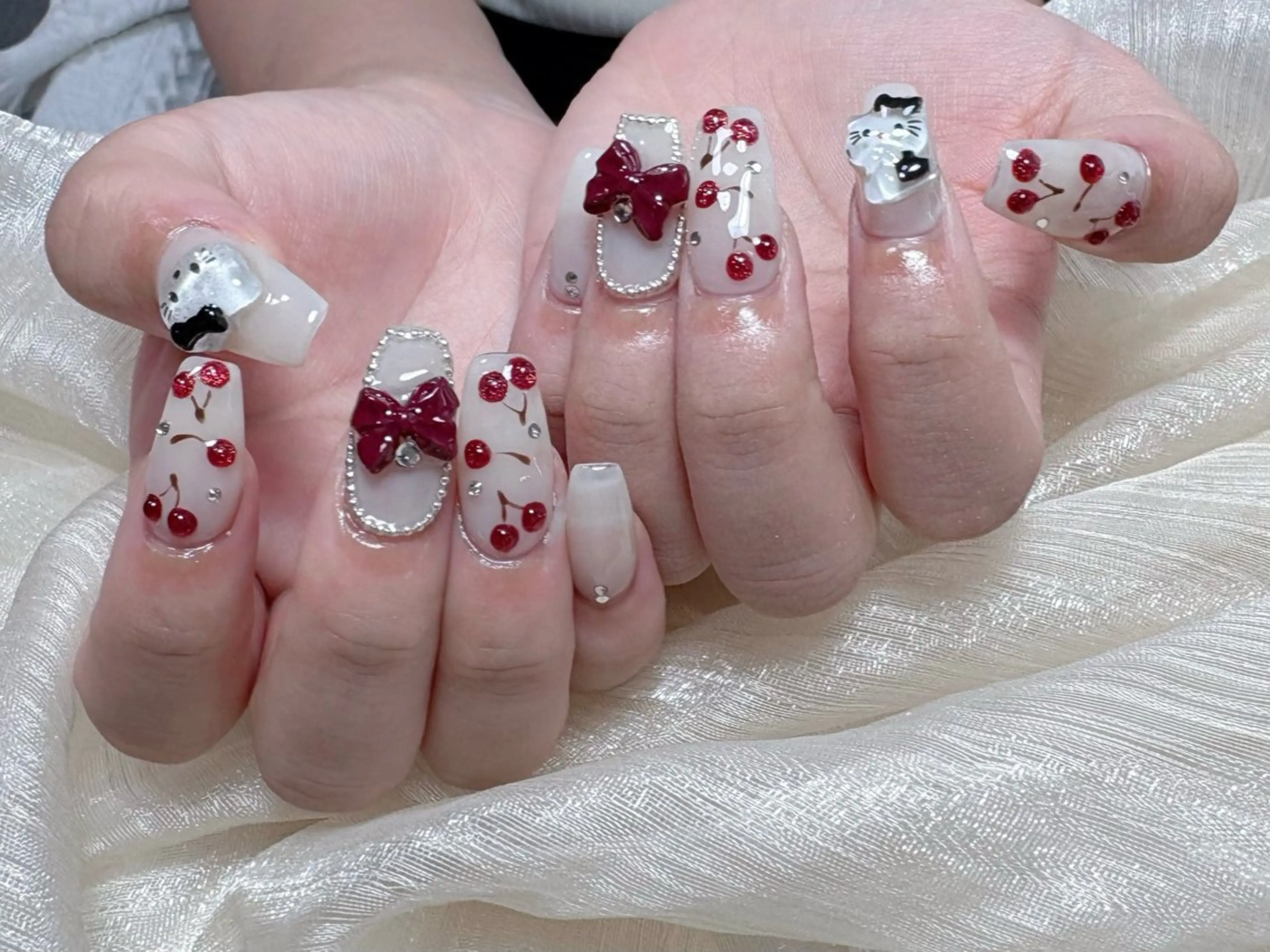 ネイル オーロラネイル チークネイル フレンチネイル ジェルネイル ガラスフレンチ ハンドネイル ハンドケア Nail Jolie所属・Nail Jolieのネイルデザイン