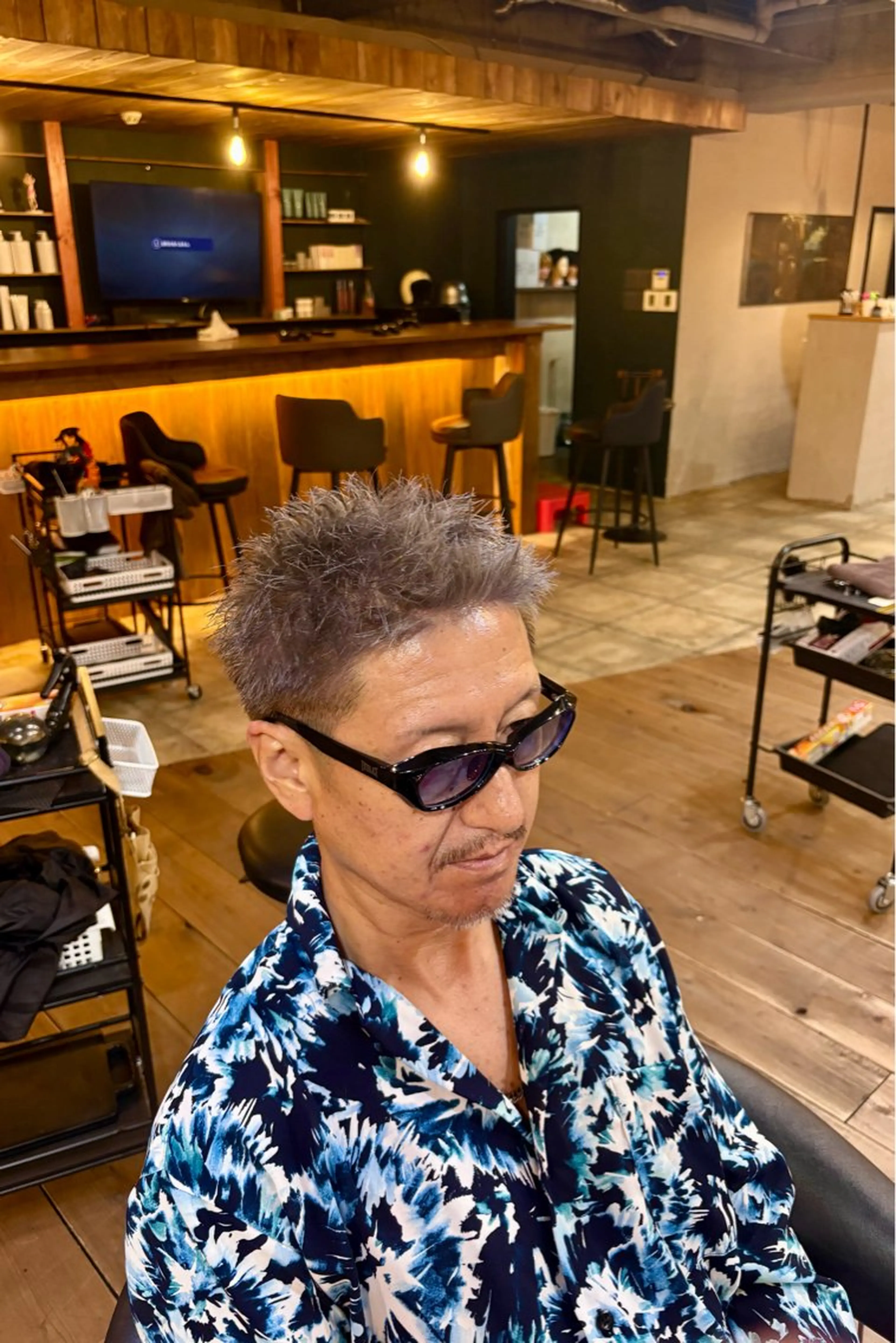カット+ブリーチカラーの写真