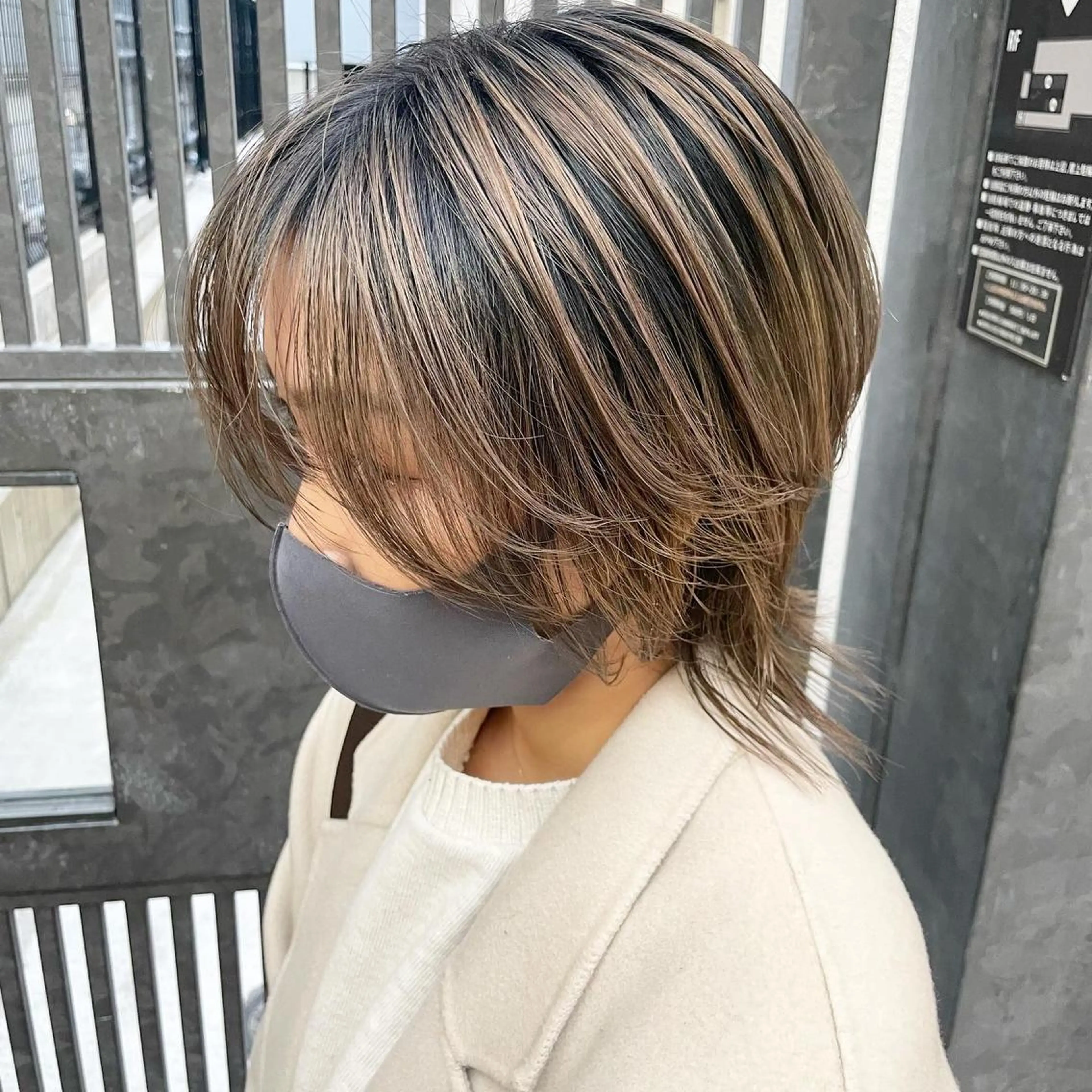 ショート アッシュ アッシュグレー アッシュグレージュ ミストバング ボブ レイヤー/ボブ/ ブリーチ/溝口誠二のヘアスタイル