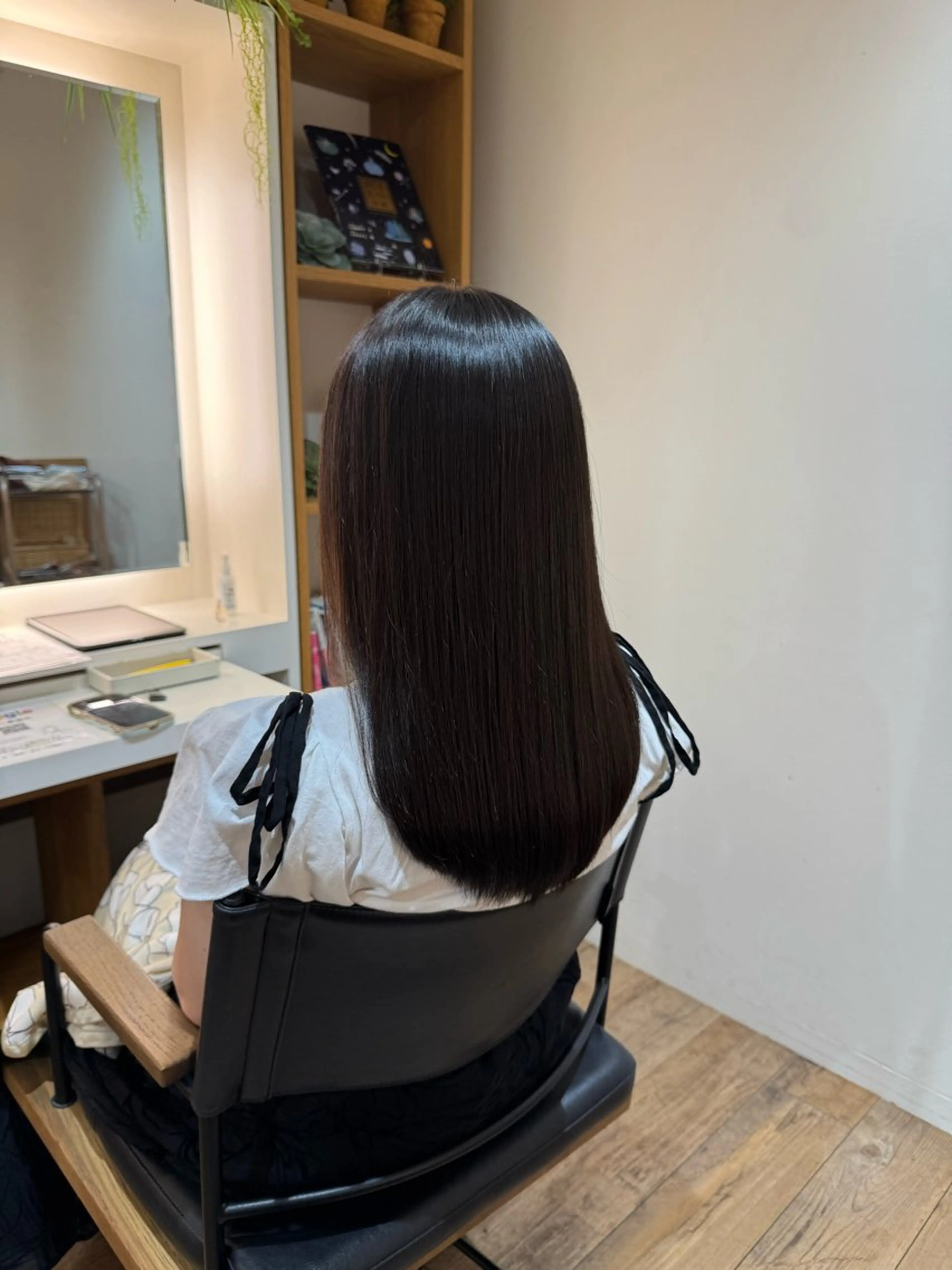 セミロング カット 縮毛矯正 トリートメント afloatkobe所属・美髪/髪質改善 川口凌弥のヘアスタイル