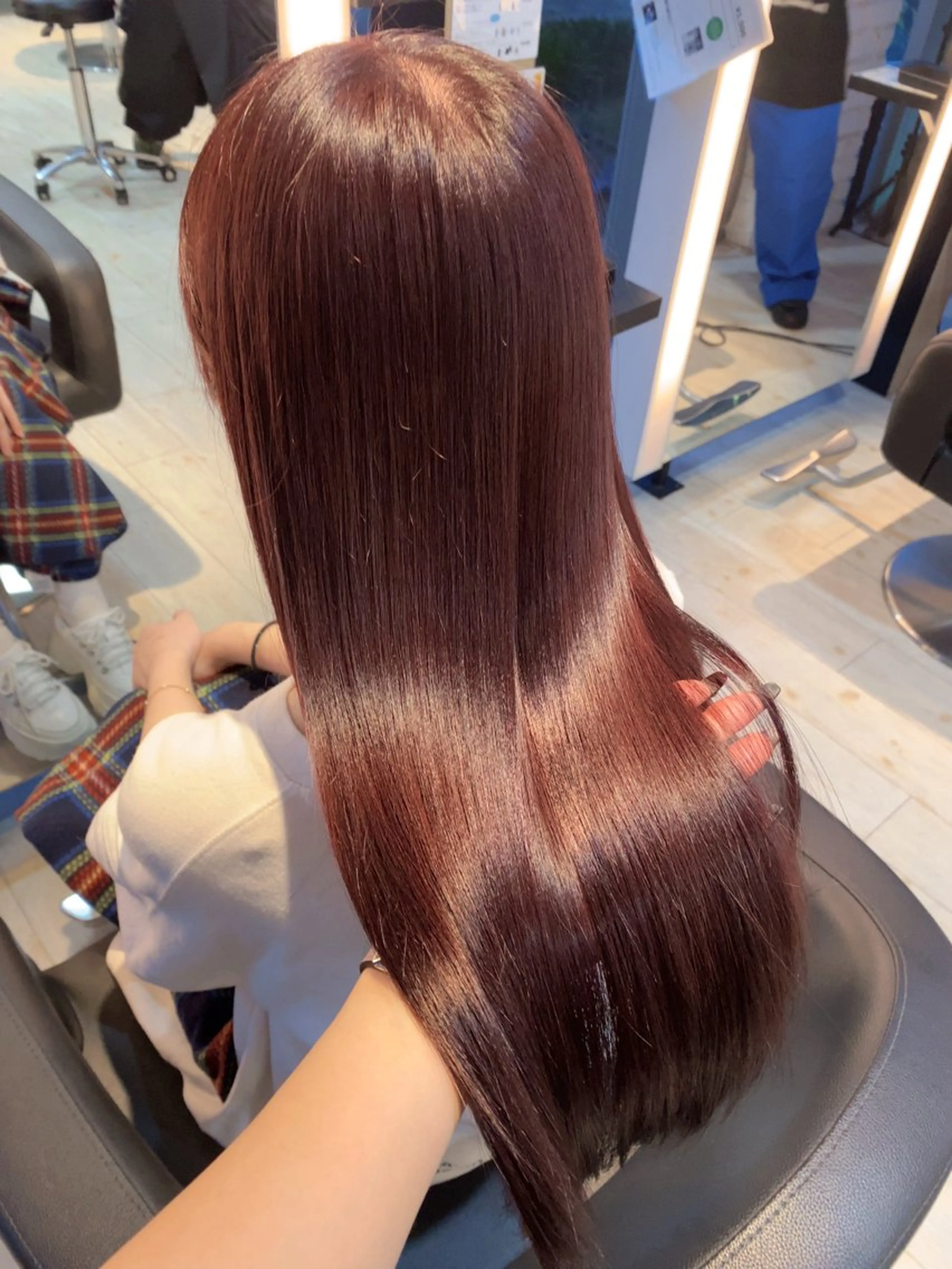 ロング カラー カシス レッドカラー カット ヘアカラー トリートメント ブリーチ/髪質改善/ 透明感カラー/暖色のヘアスタイル